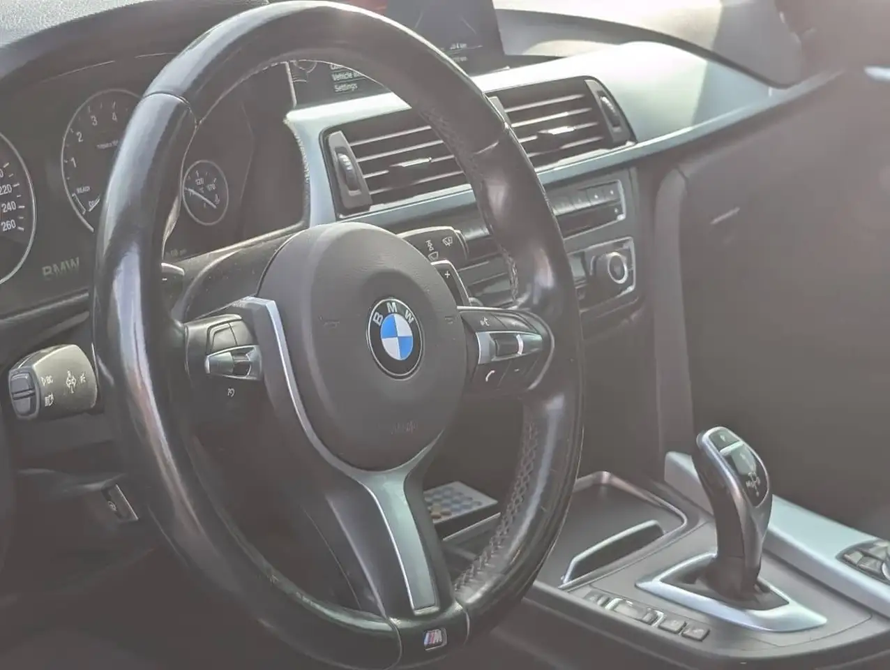 BMW 3 Series снимка BMW 3 Series