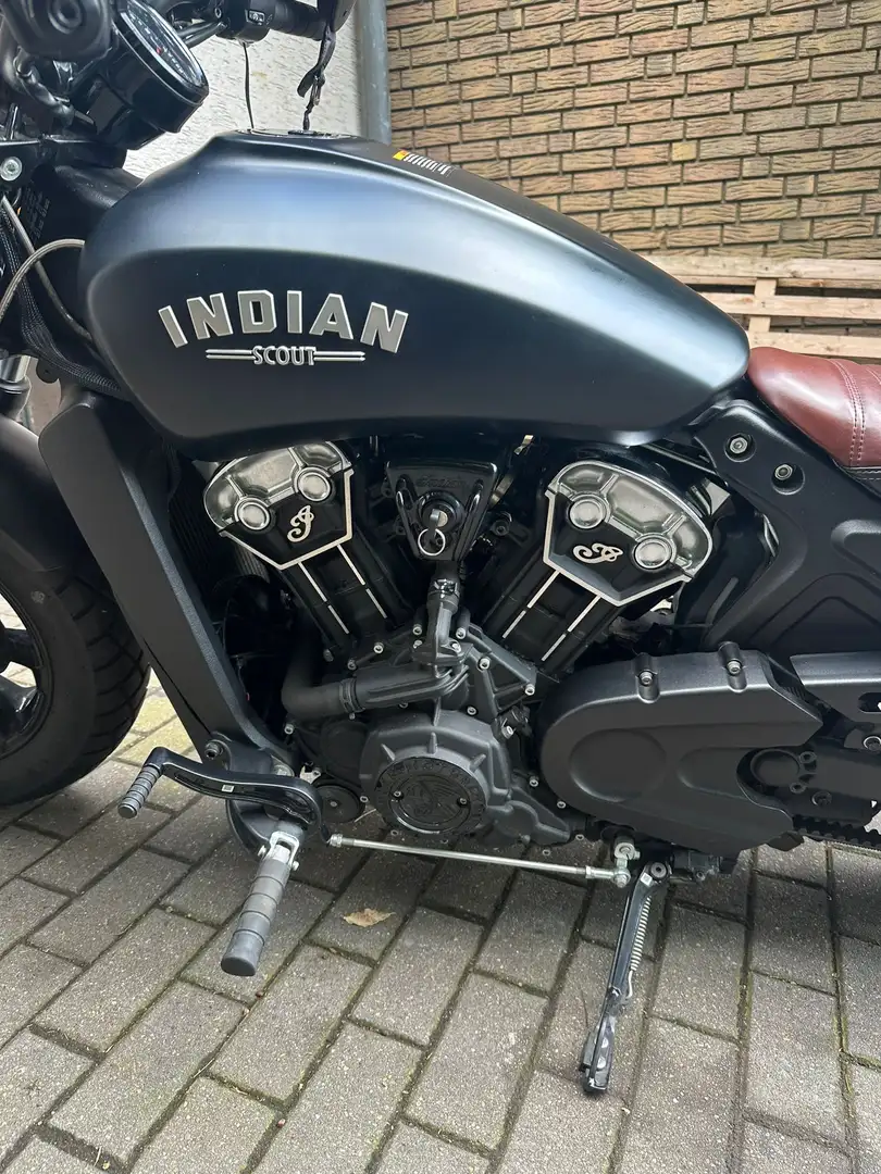 Indian Scout Bobber Thunder Black Smoke Černá - 2