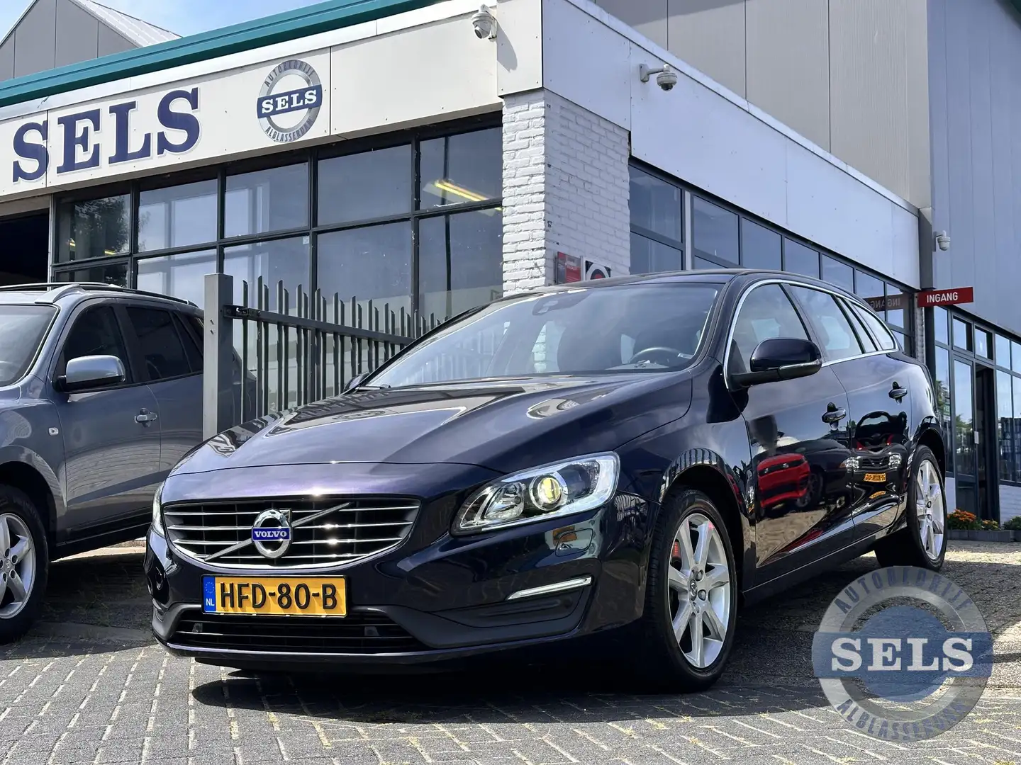 Volvo V60 2.0 T3 Momentum Blauw - 1