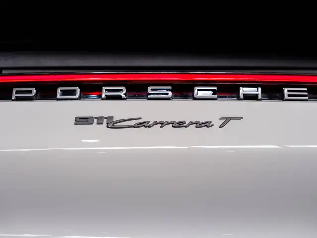 Porsche 911 view 8