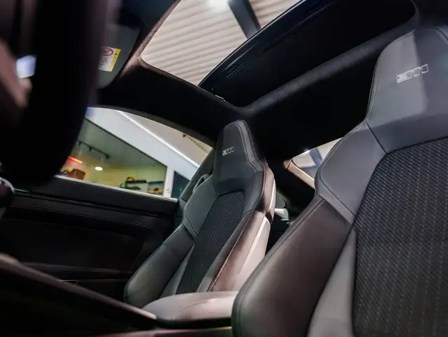 Porsche 911 view 14