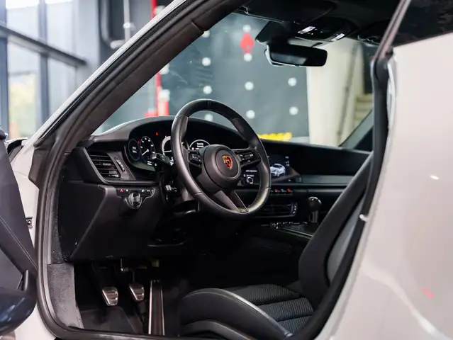 Porsche 911 view 12