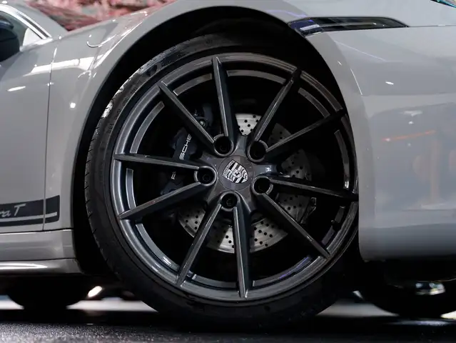 Porsche 911 view 2