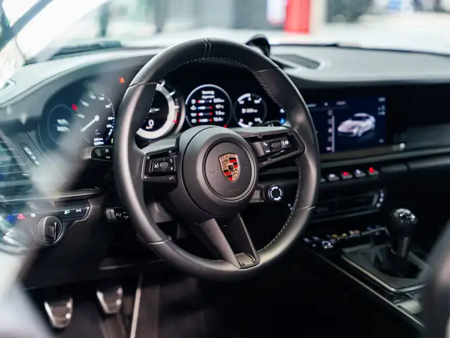 Porsche 911 view 11