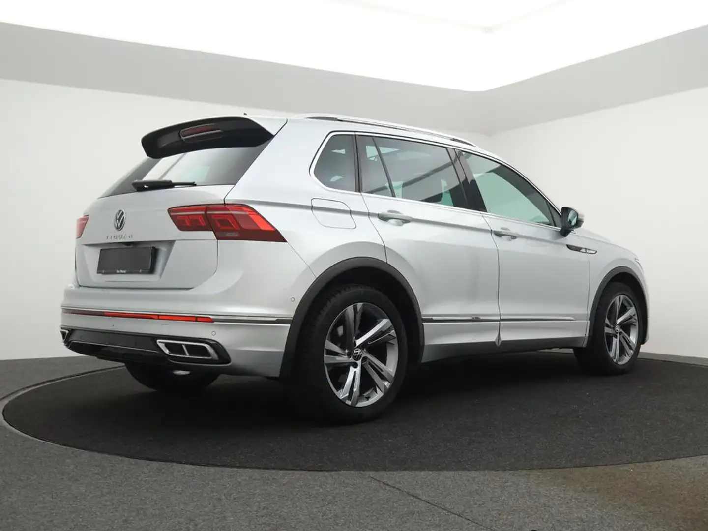 Volkswagen Tiguan Tiguan R-Line 1.5TSI 150PK *AUTOMAAT*R-LINE*PANO D Срібний - 2