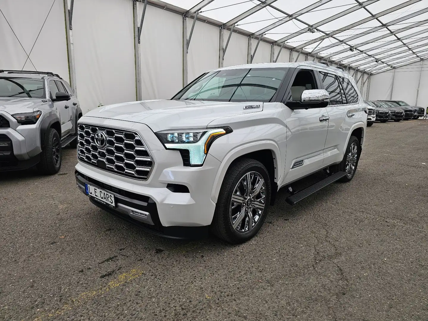 Toyota Sequoia Capeston T1 99.800 EUR ! Stock !!! Белый - 1