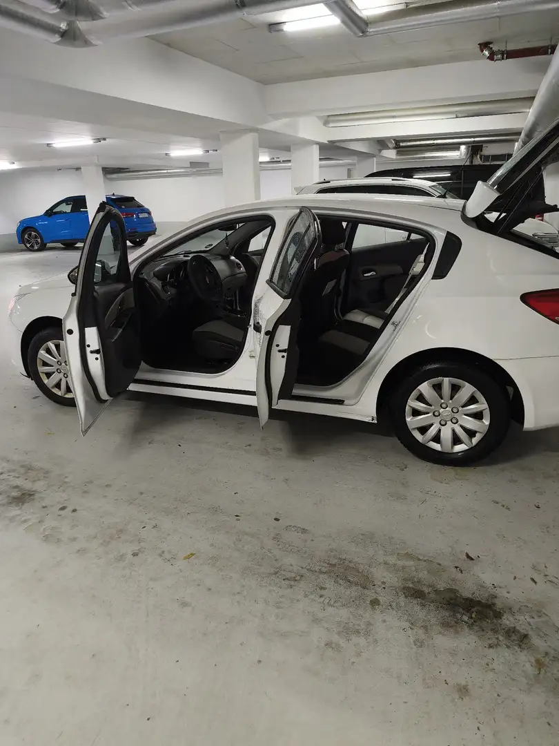 Chevrolet Cruze 1.6 LS - 2