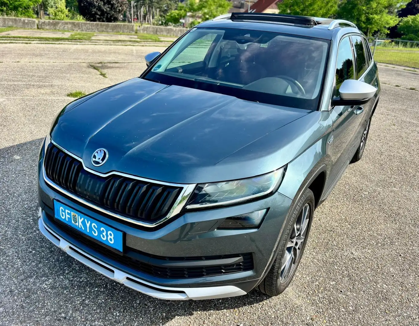 Skoda Kodiaq 2,0 TDI SCR 4x4 Scout DSG Grau - 1