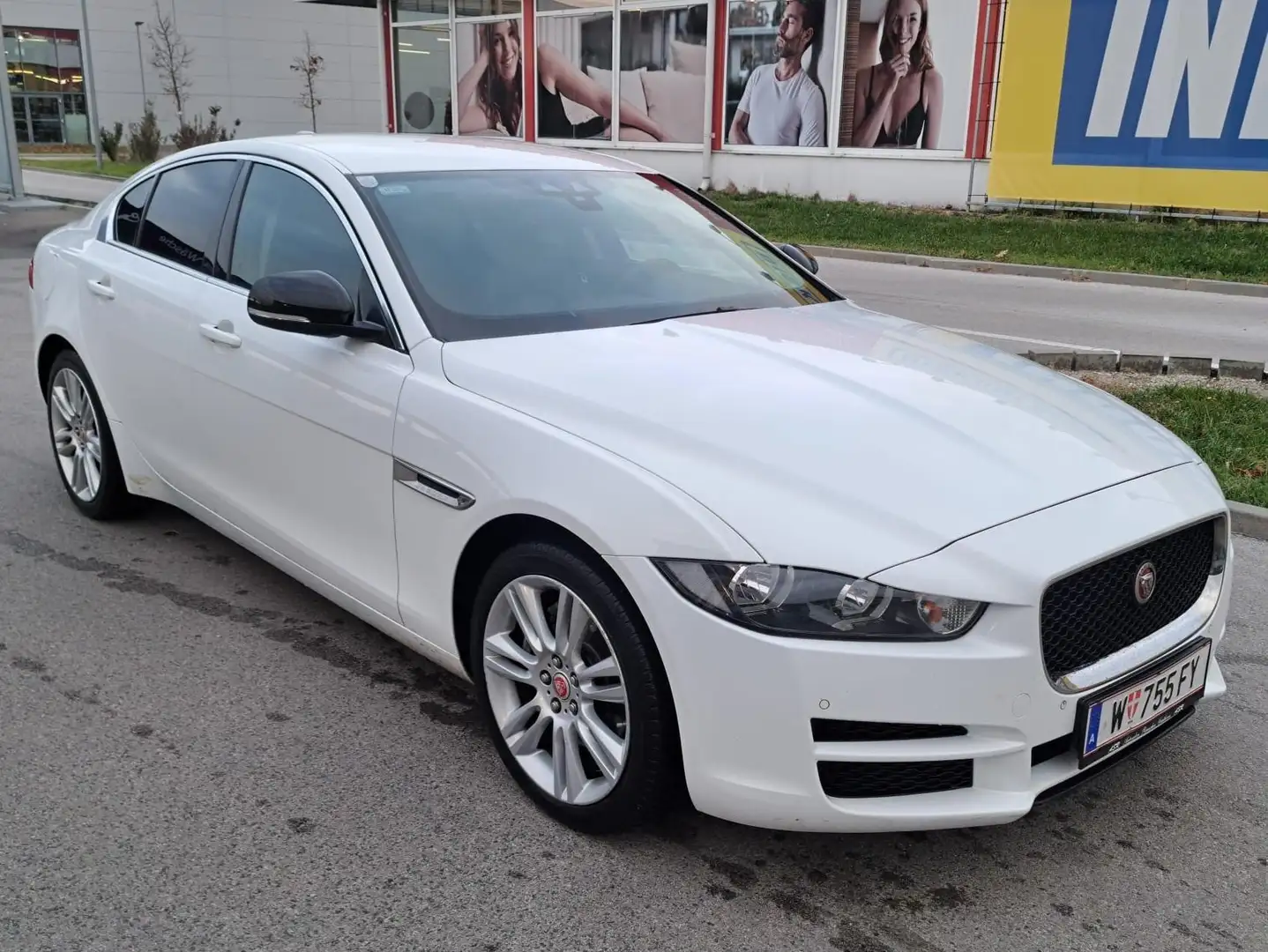Jaguar XE XE 20d Prestige Aut. Prestige Weiß - 2