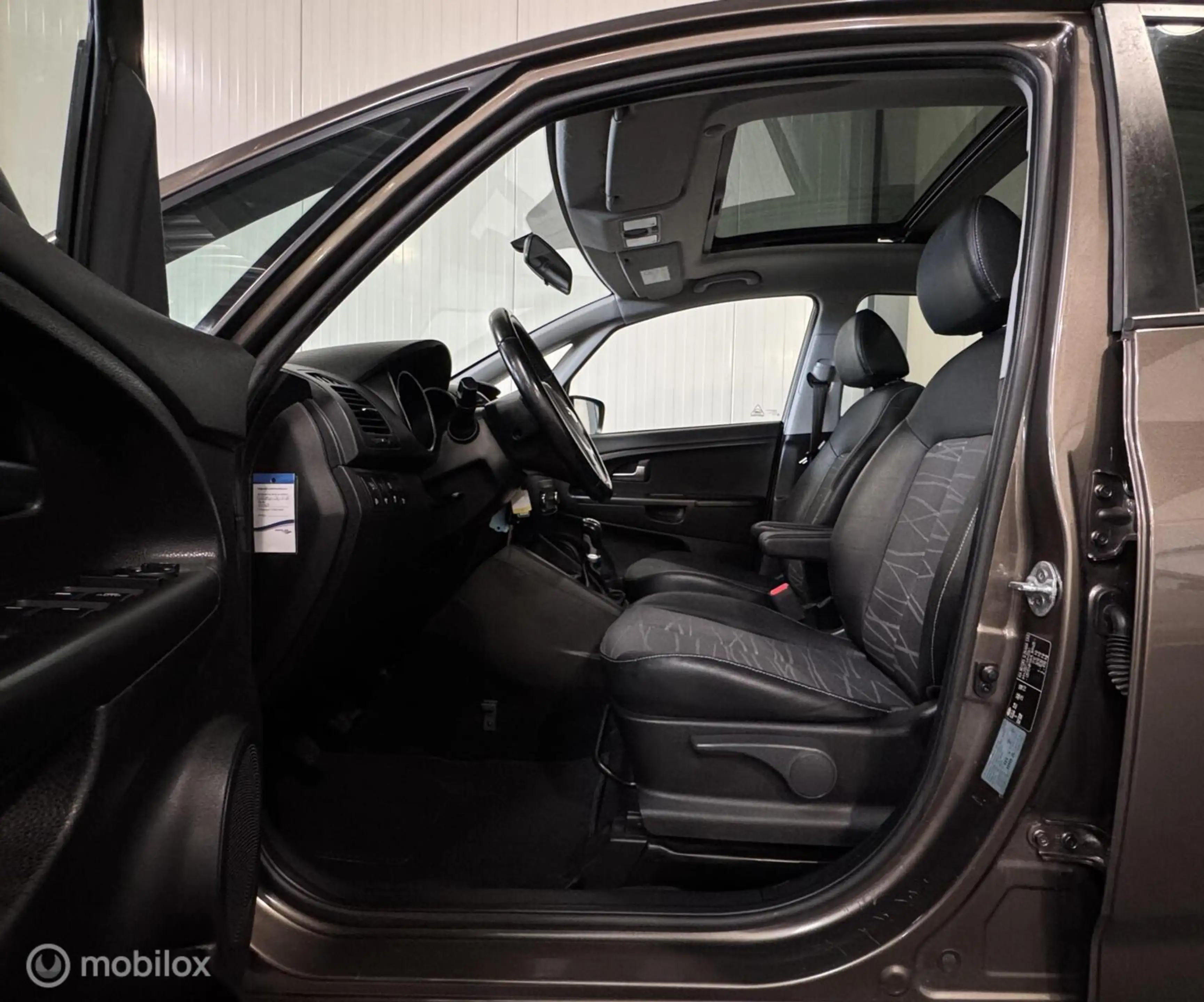 Kia Venga 1.4 CVVT Summer Edition [ NAP 1e eig. panorama ] — photo 8