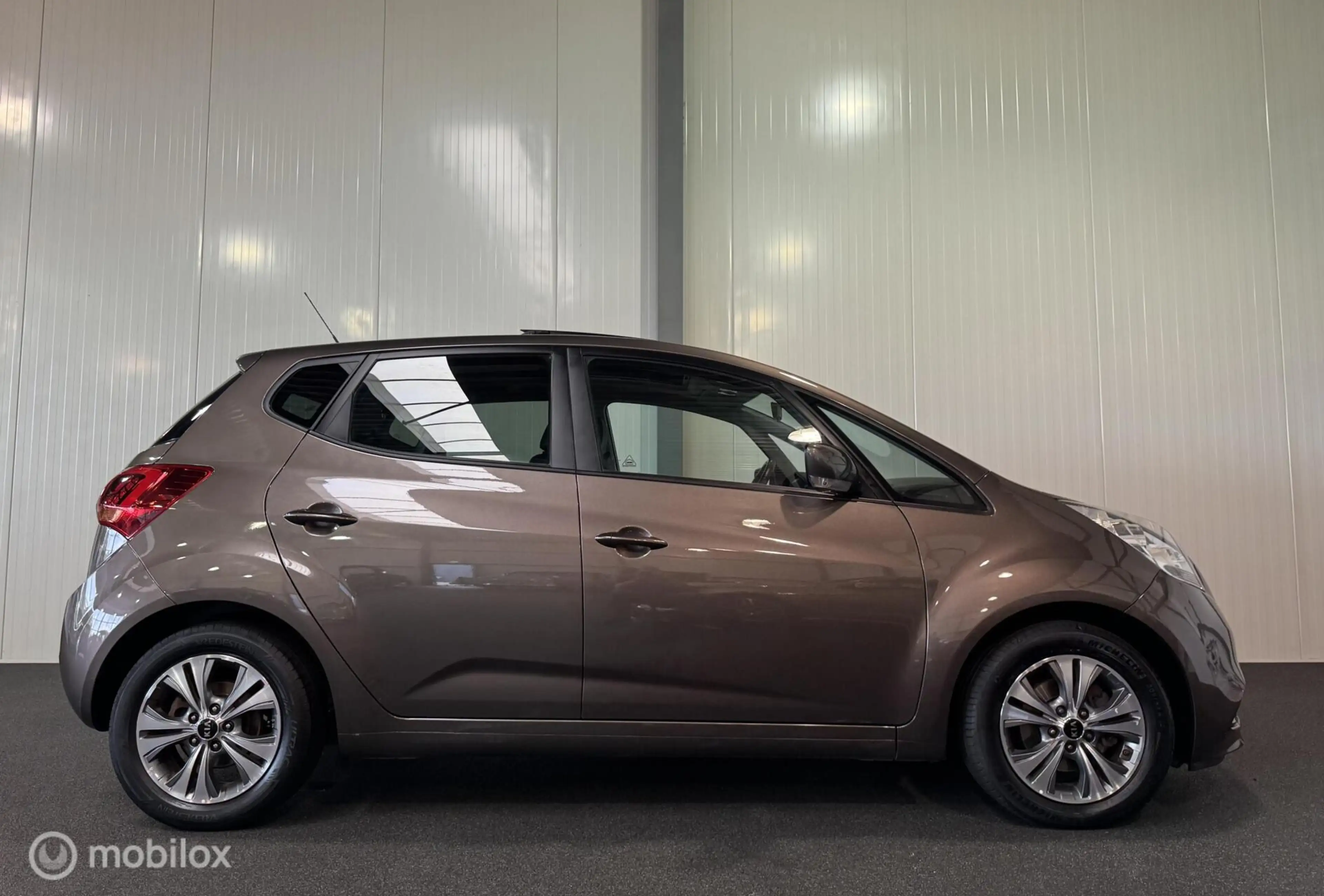 Kia Venga 1.4 CVVT Summer Edition [ NAP 1e eig. panorama ] — photo 5