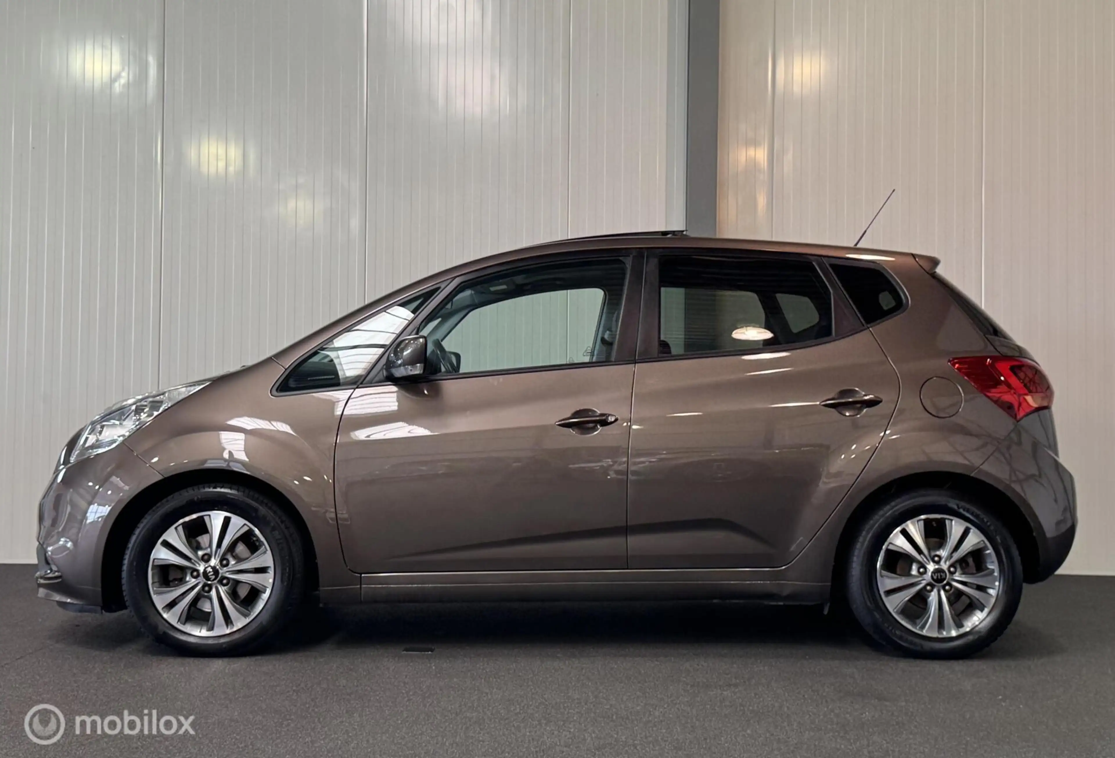 Kia Venga 1.4 CVVT Summer Edition [ NAP 1e eig. panorama ] — photo 3