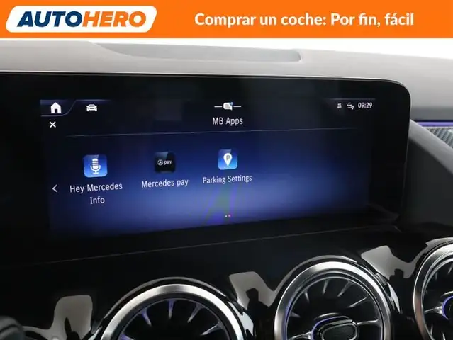 Mercedes-Benz GLA view 27