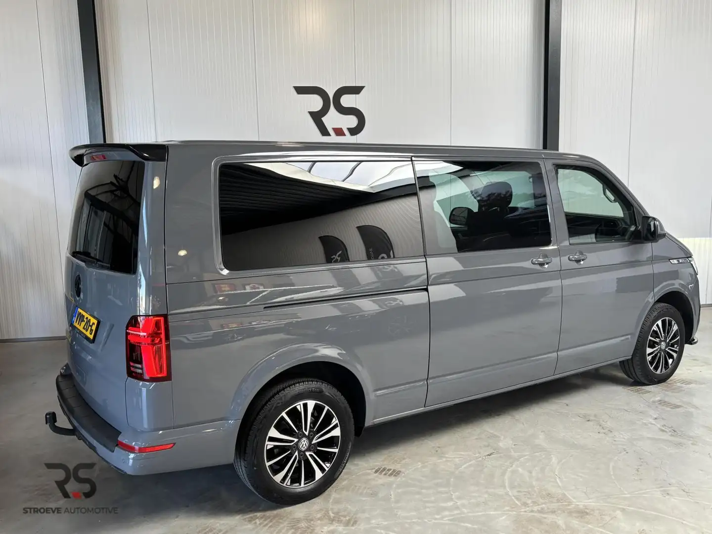 Volkswagen T6.1 Transporter Bulli 2.0 TDI 150 pk DSG L2H1 30 DC | Navi | LED | Grijs - 2