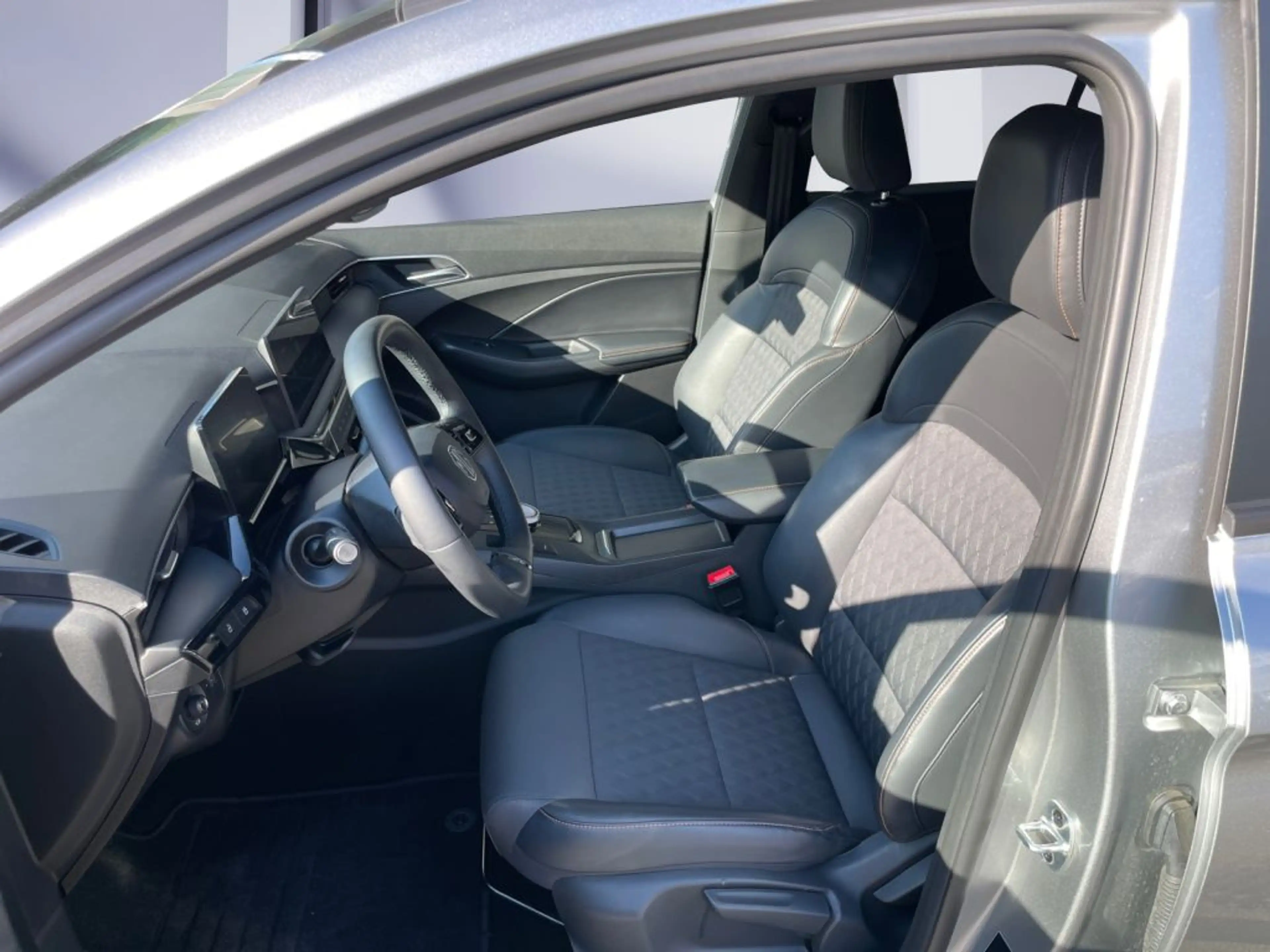MG MG3 3 Hybrid+ Luxury — photo 8