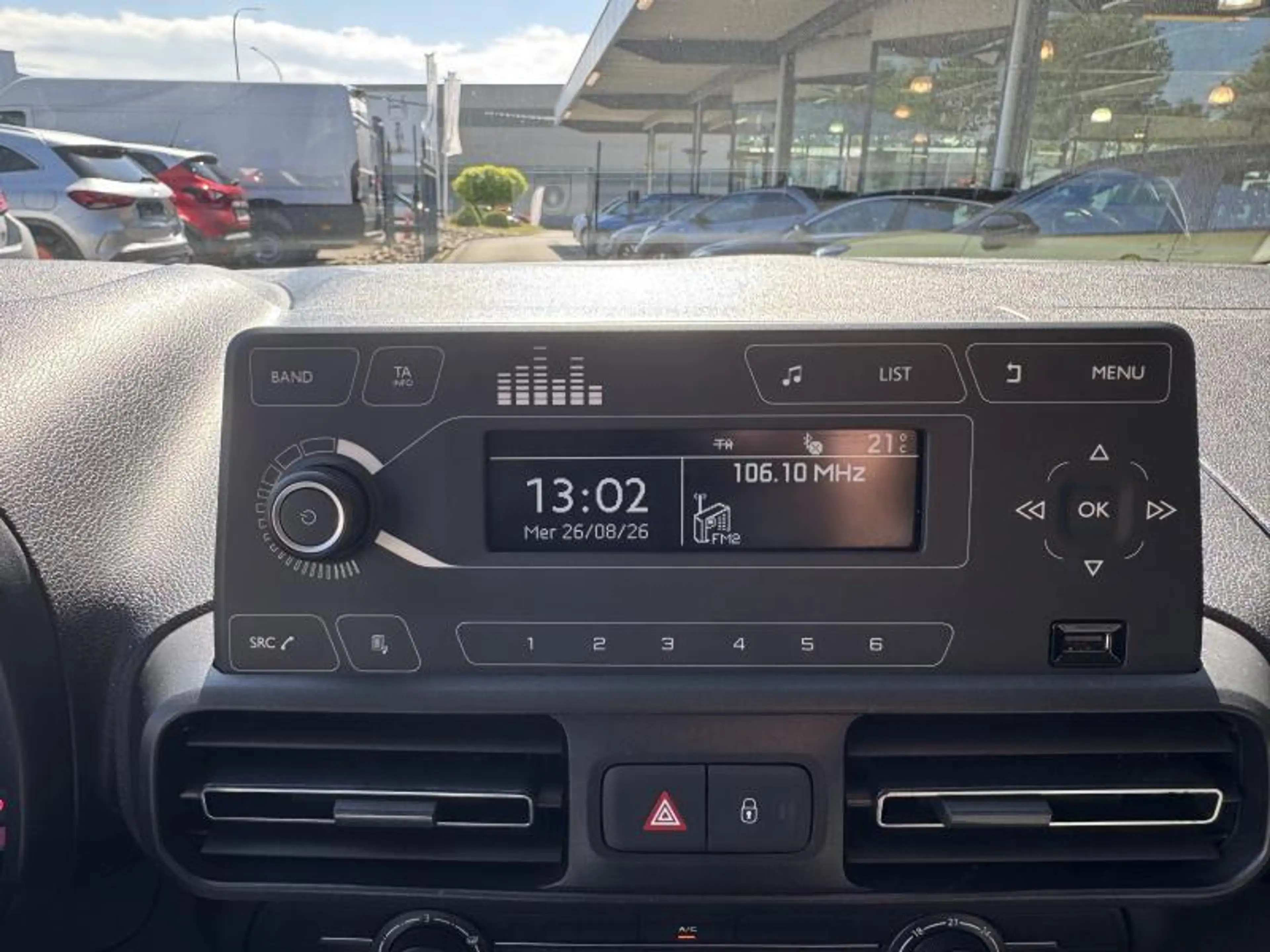 Toyota Verso Shuttle — photo 10