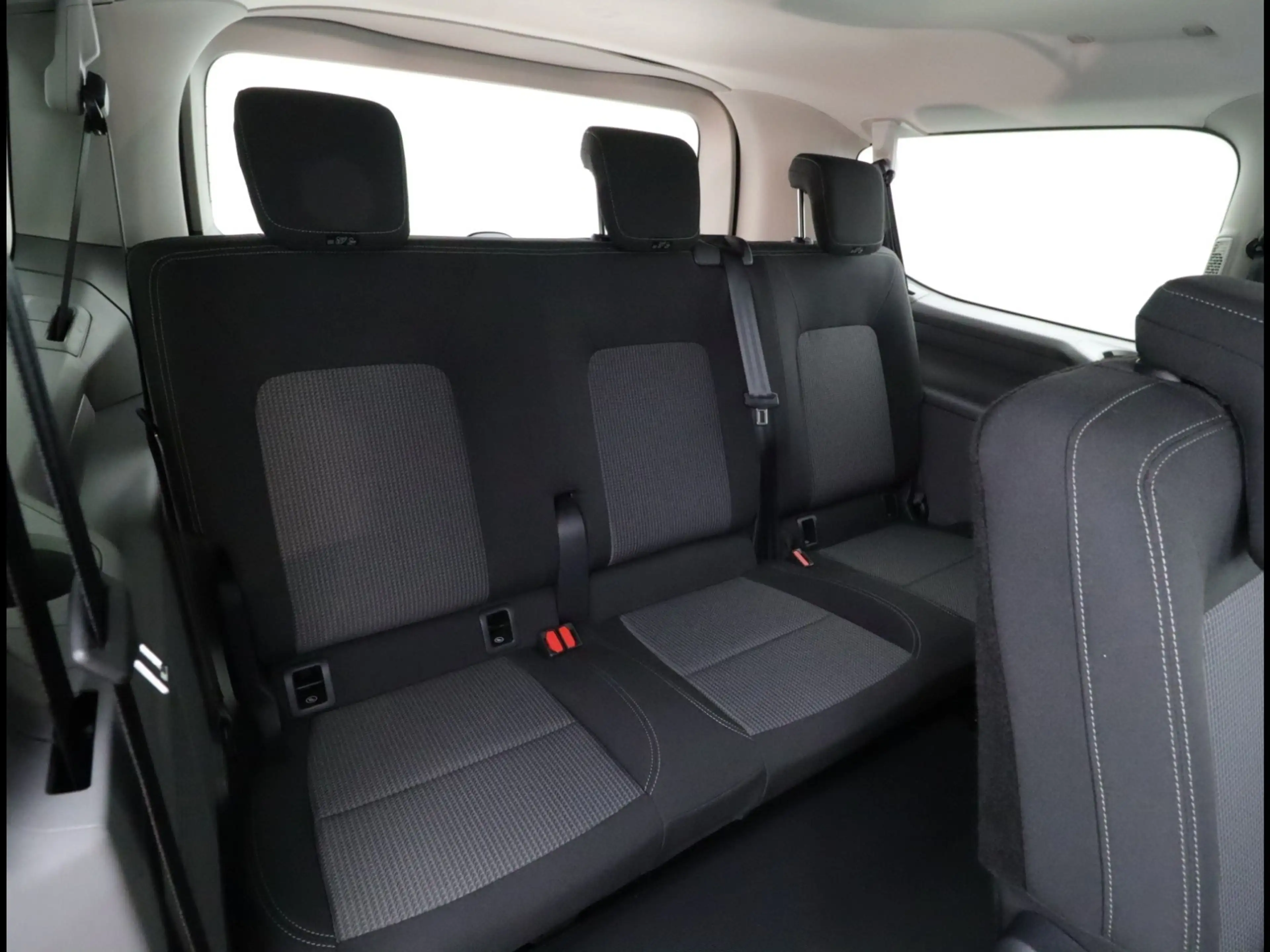 Volkswagen T7 Caravelle KR 64 KWH AUTOMATIK 9-SITZER LED — photo 9
