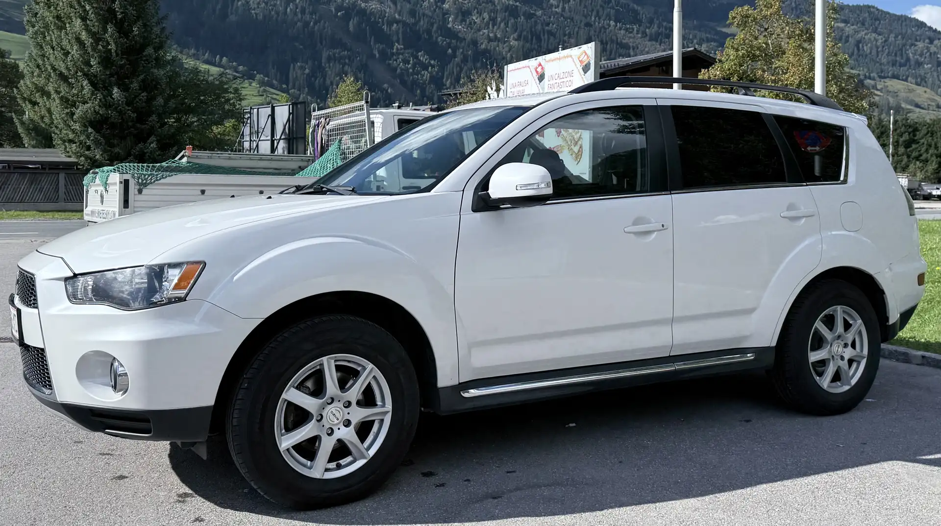 Mitsubishi Outlander 2.2 DI-D 4WD Intense Weiß - 2