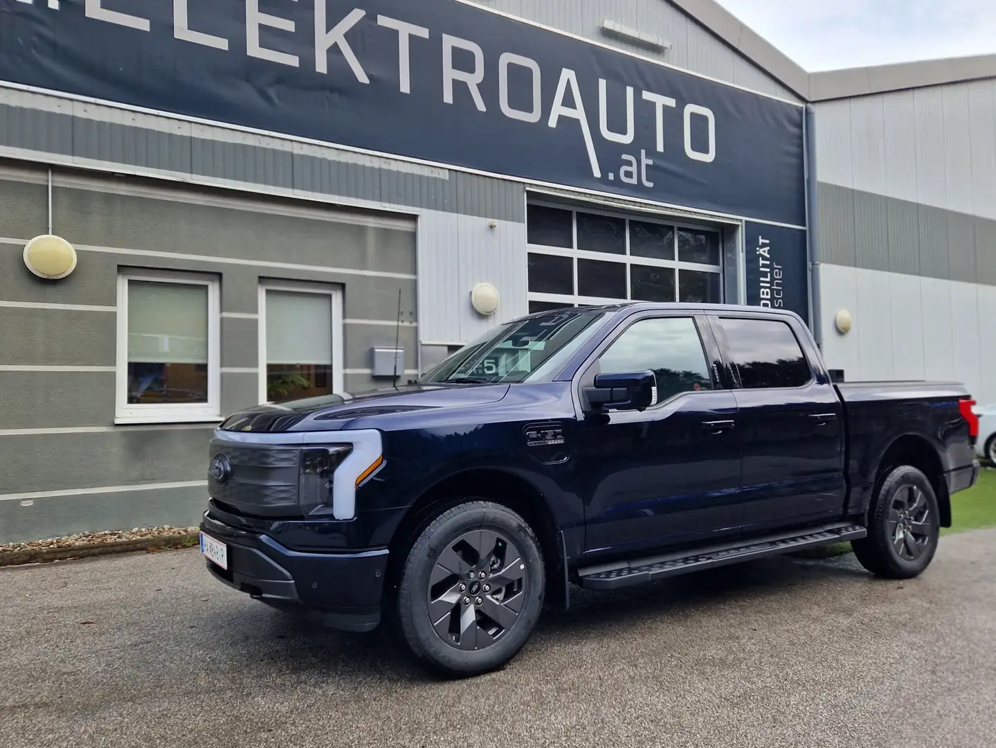 Ford F 150 Lightning 133kWh LARIAT AT-Zulassung, CCS, EU-Navi Blau - 2