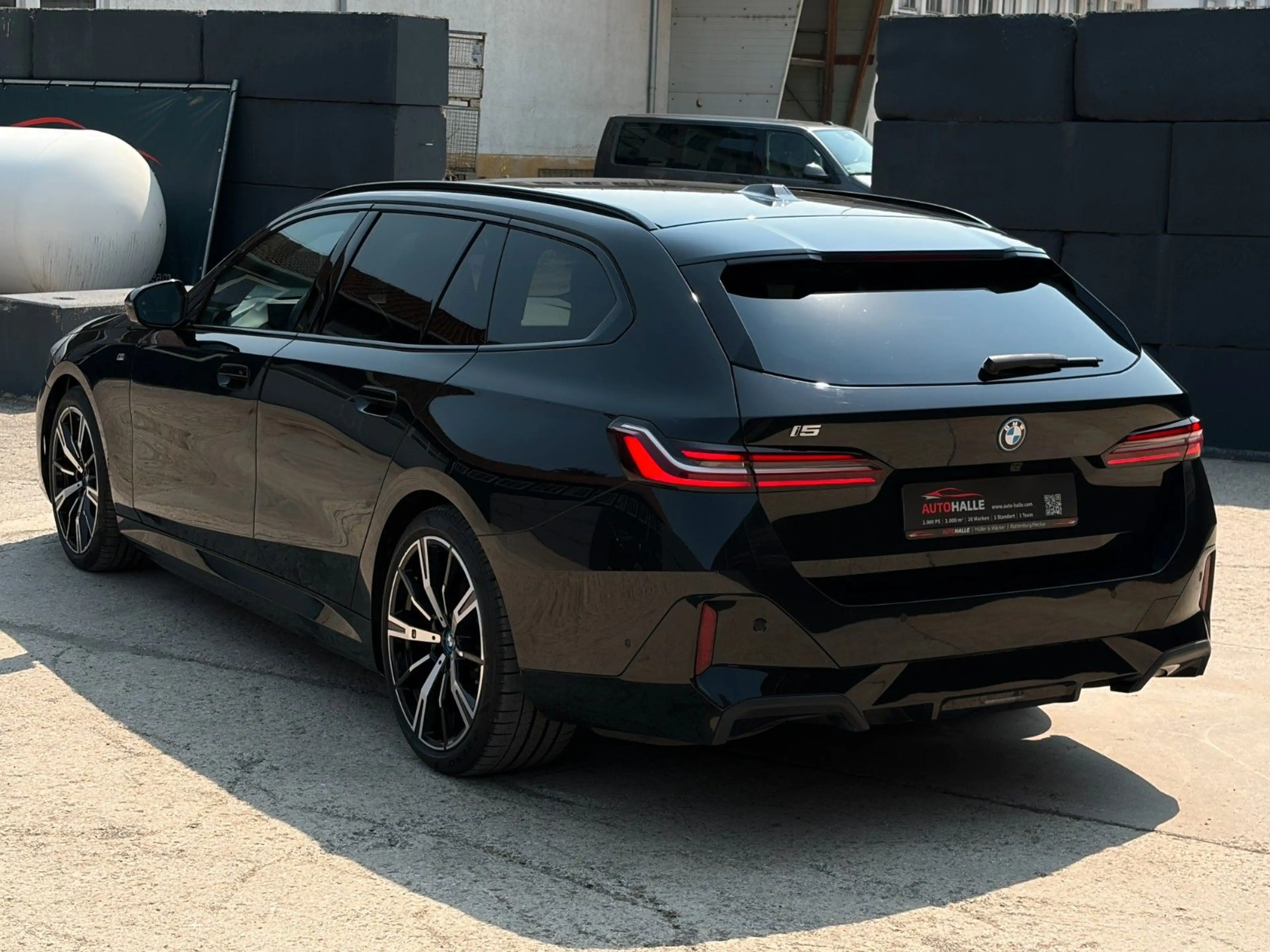 BMW i5 eDrive40 Touring M Sport Shadow 360° B&W HuD — photo 9