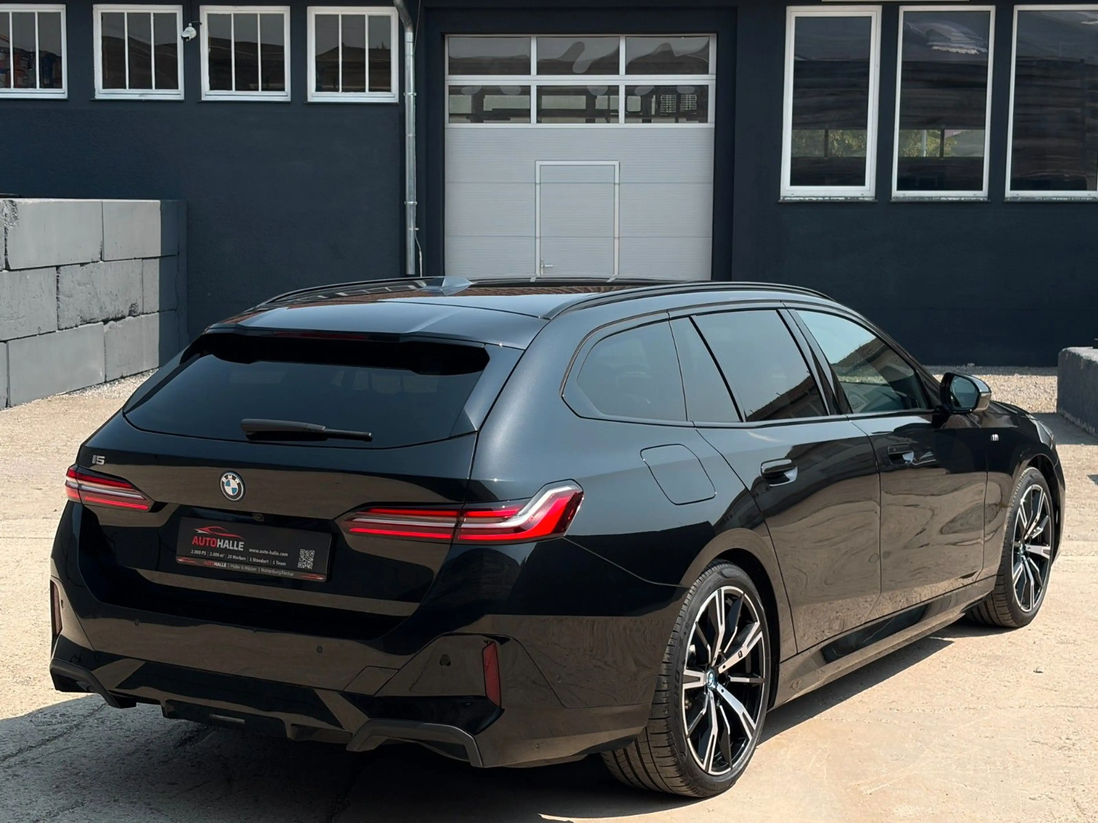 BMW i5 eDrive40 Touring M Sport Shadow 360° B&W HuD — photo 7