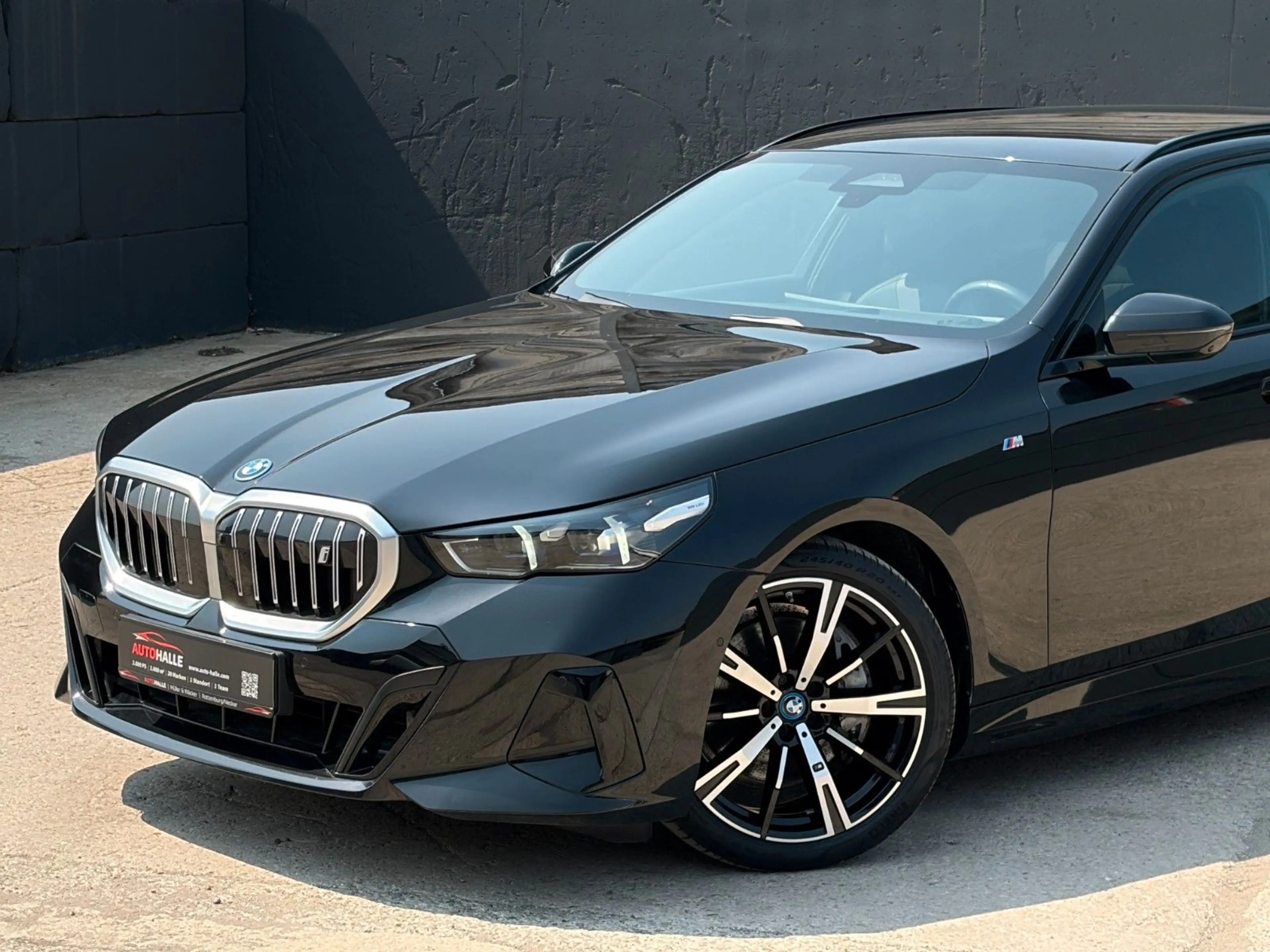 BMW i5 eDrive40 Touring M Sport Shadow 360° B&W HuD — photo 3