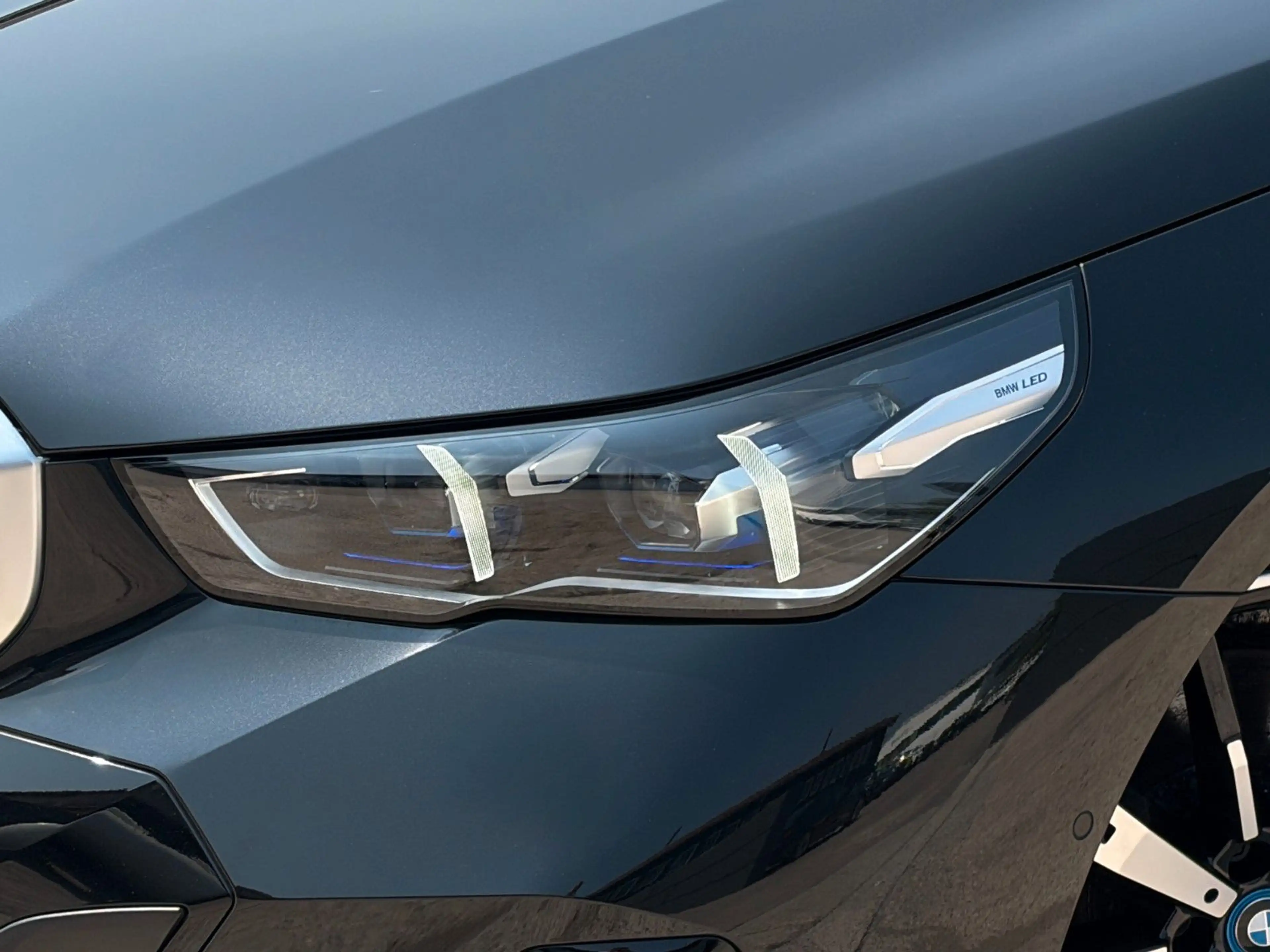 BMW i5 eDrive40 Touring M Sport Shadow 360° B&W HuD — photo 4