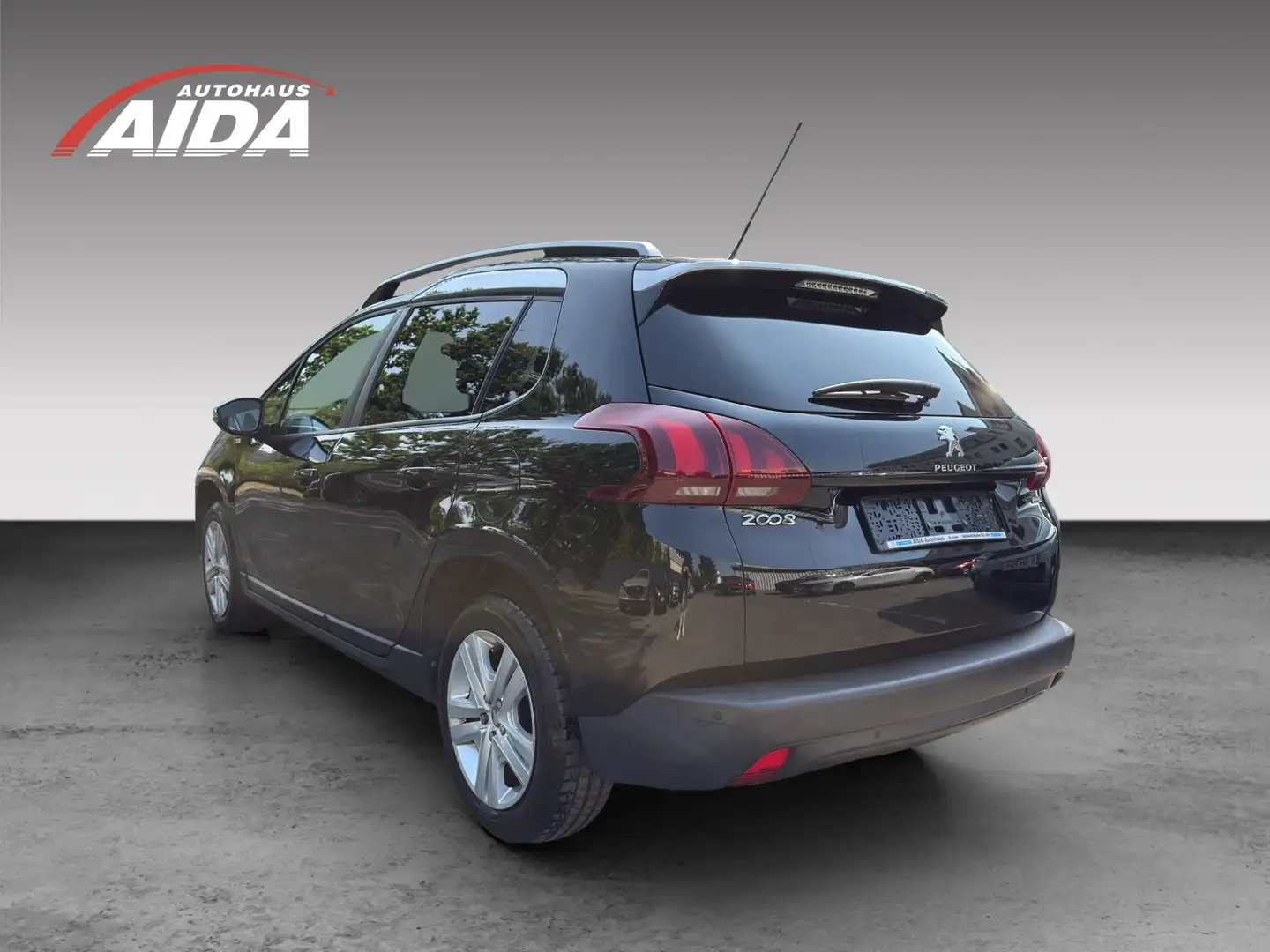Peugeot 2008 1.2 12V e-VTi PureTech 82 Style Schwarz - 2