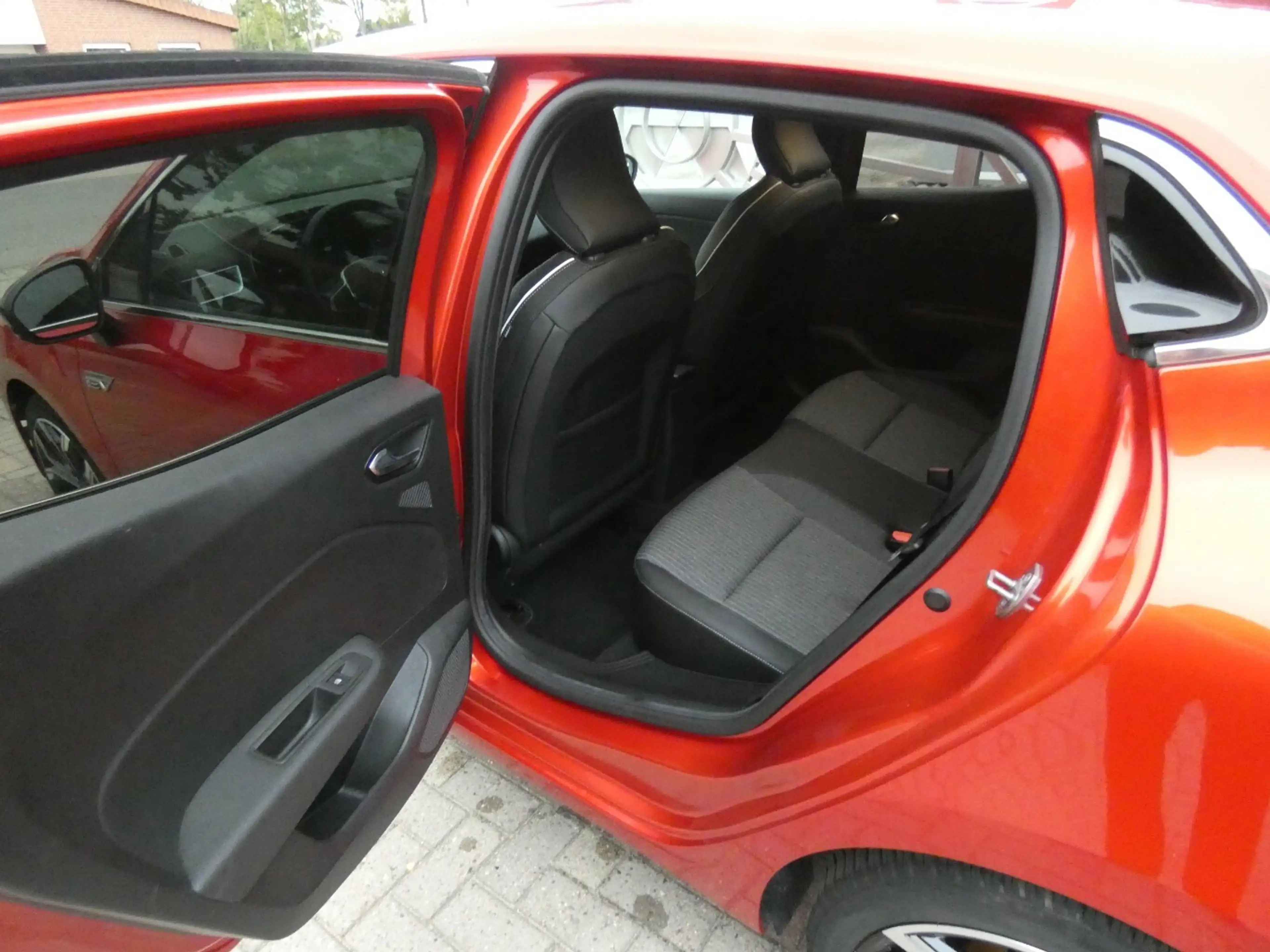 Mitsubishi Colt Top Hybrid / 94PS / Automatik — photo 6