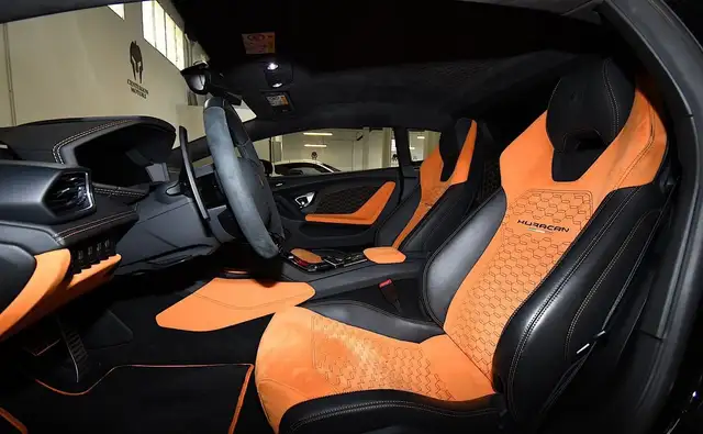 Lamborghini LP610-4 view 10