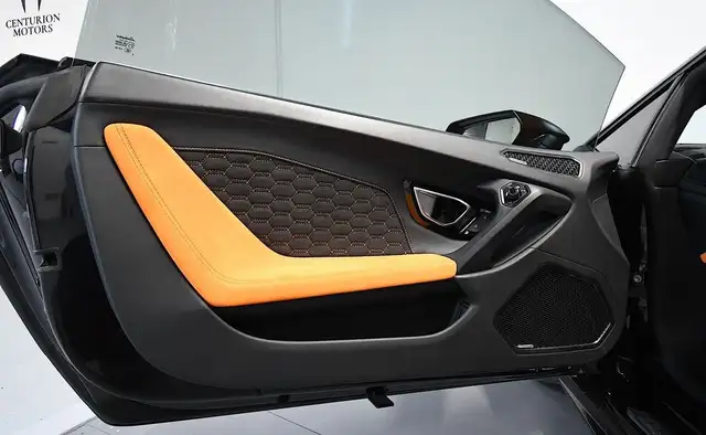 Lamborghini LP610-4 view 8