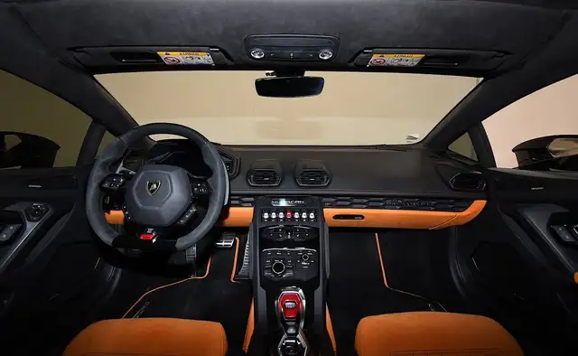 Lamborghini LP610-4 view 13