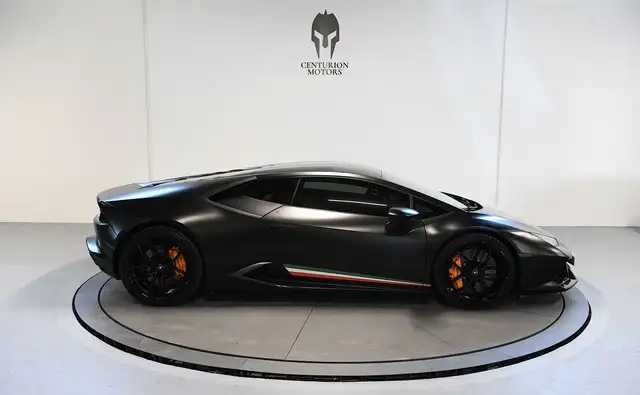 Lamborghini LP610-4 view 3