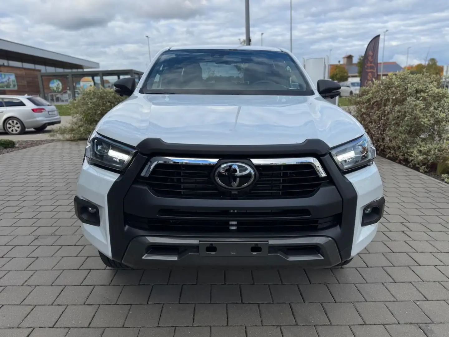 Toyota Hilux MY25 Invincible  4x4 Bugel AHK Rollo Blanc - 2