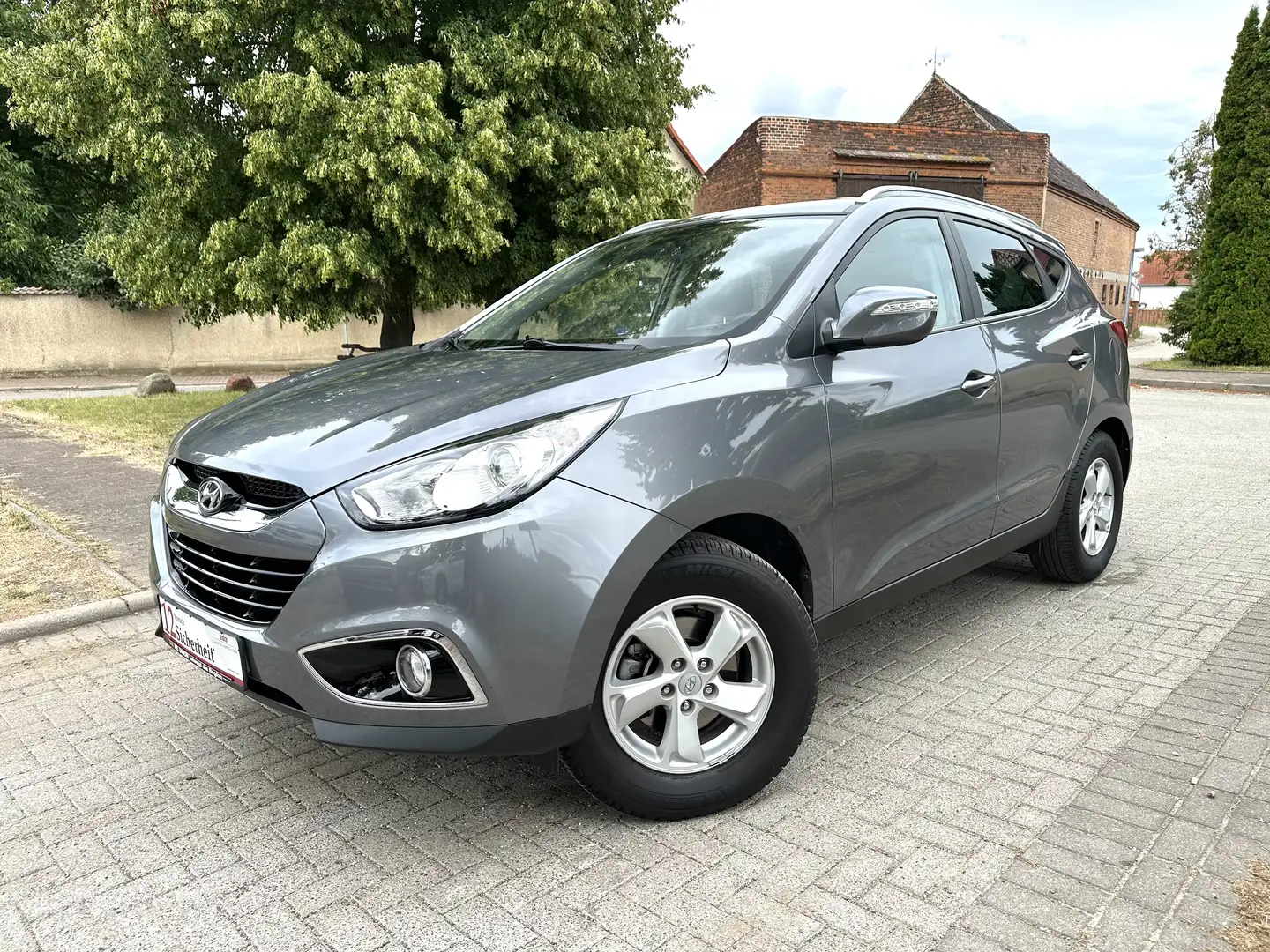Hyundai iX35 5 Star Edition 2WD 1.6|AHK|HU & SERVICE NEU Grau - 2