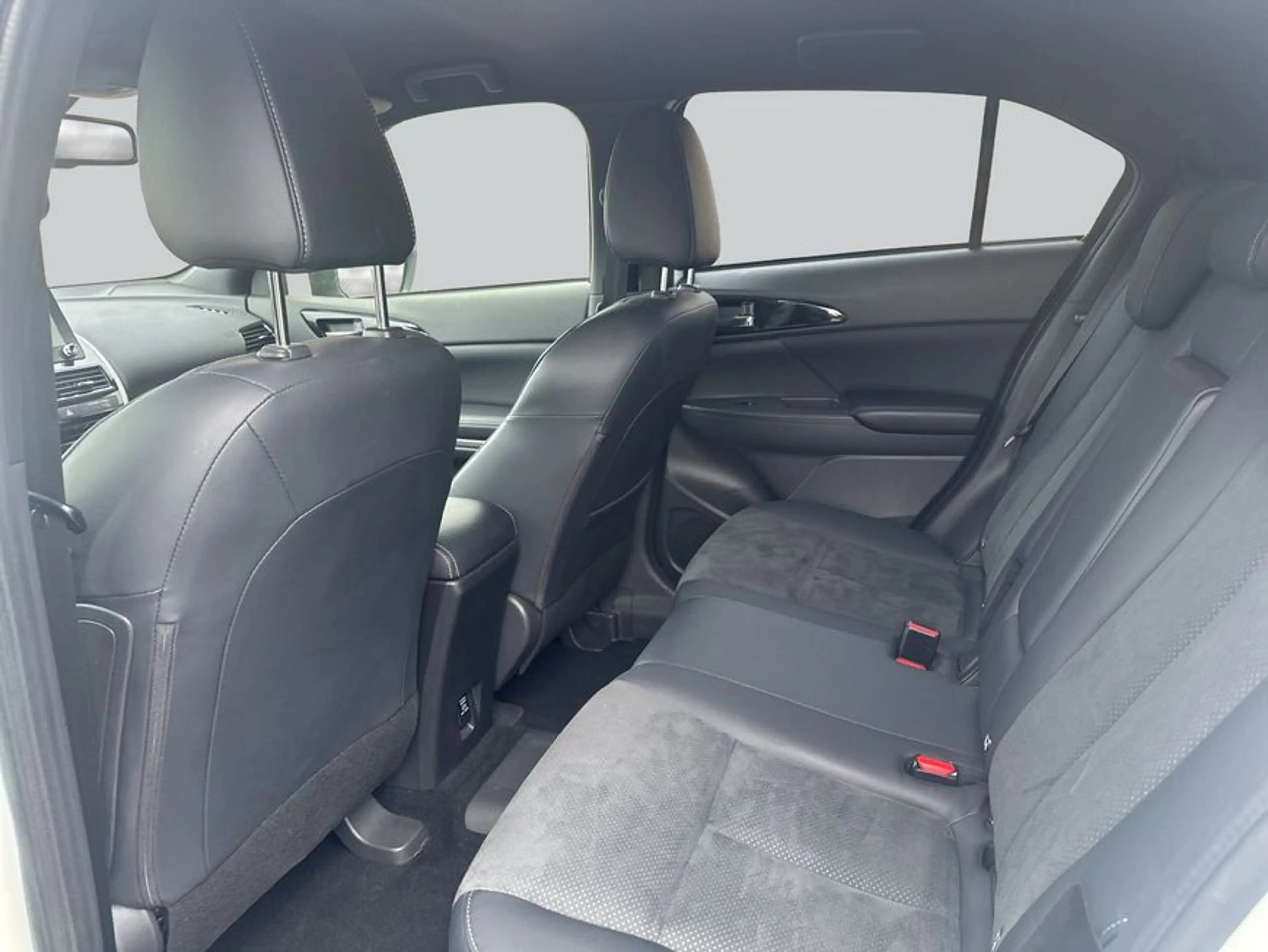 Mitsubishi Eclipse Cross Plug-In Hybrid 4WD Plus — photo 12