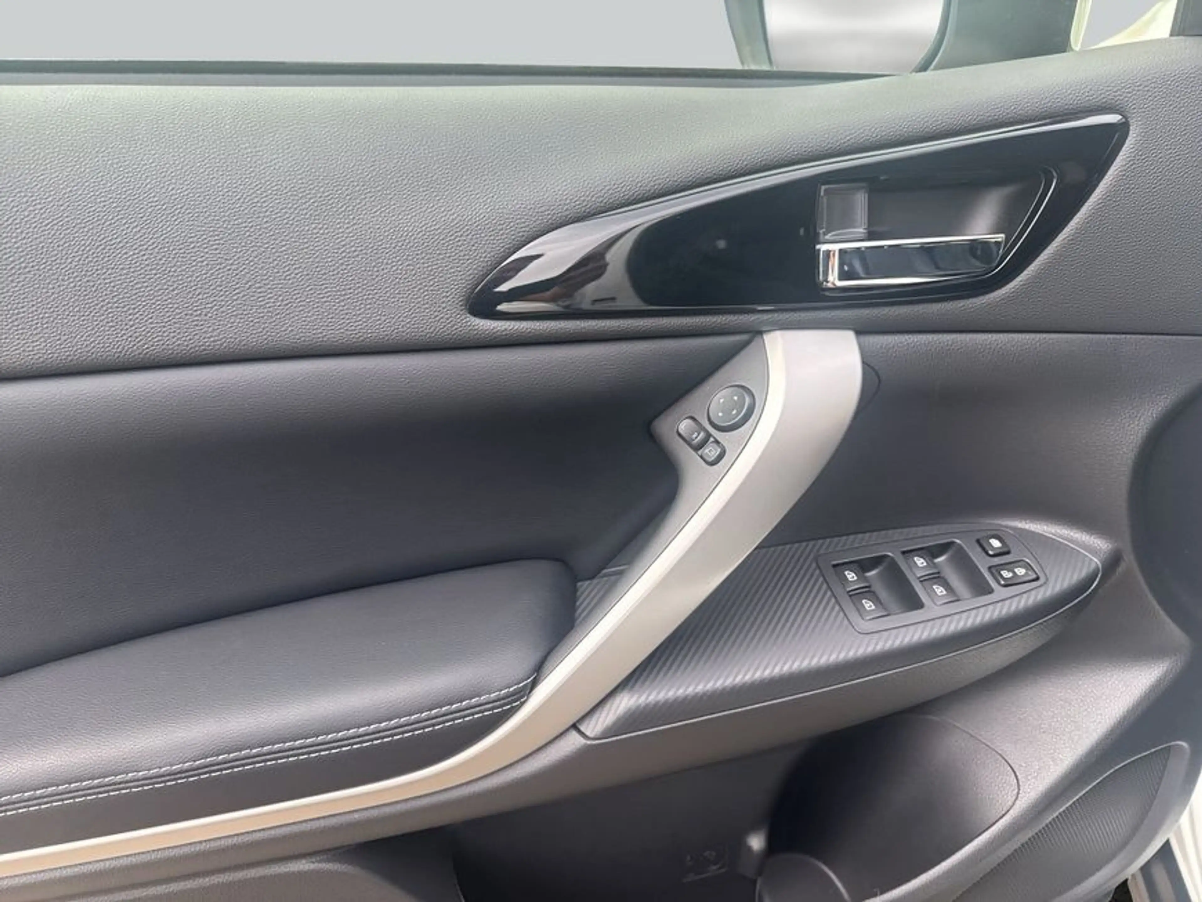 Mitsubishi Eclipse Cross Plug-In Hybrid 4WD Plus — photo 20
