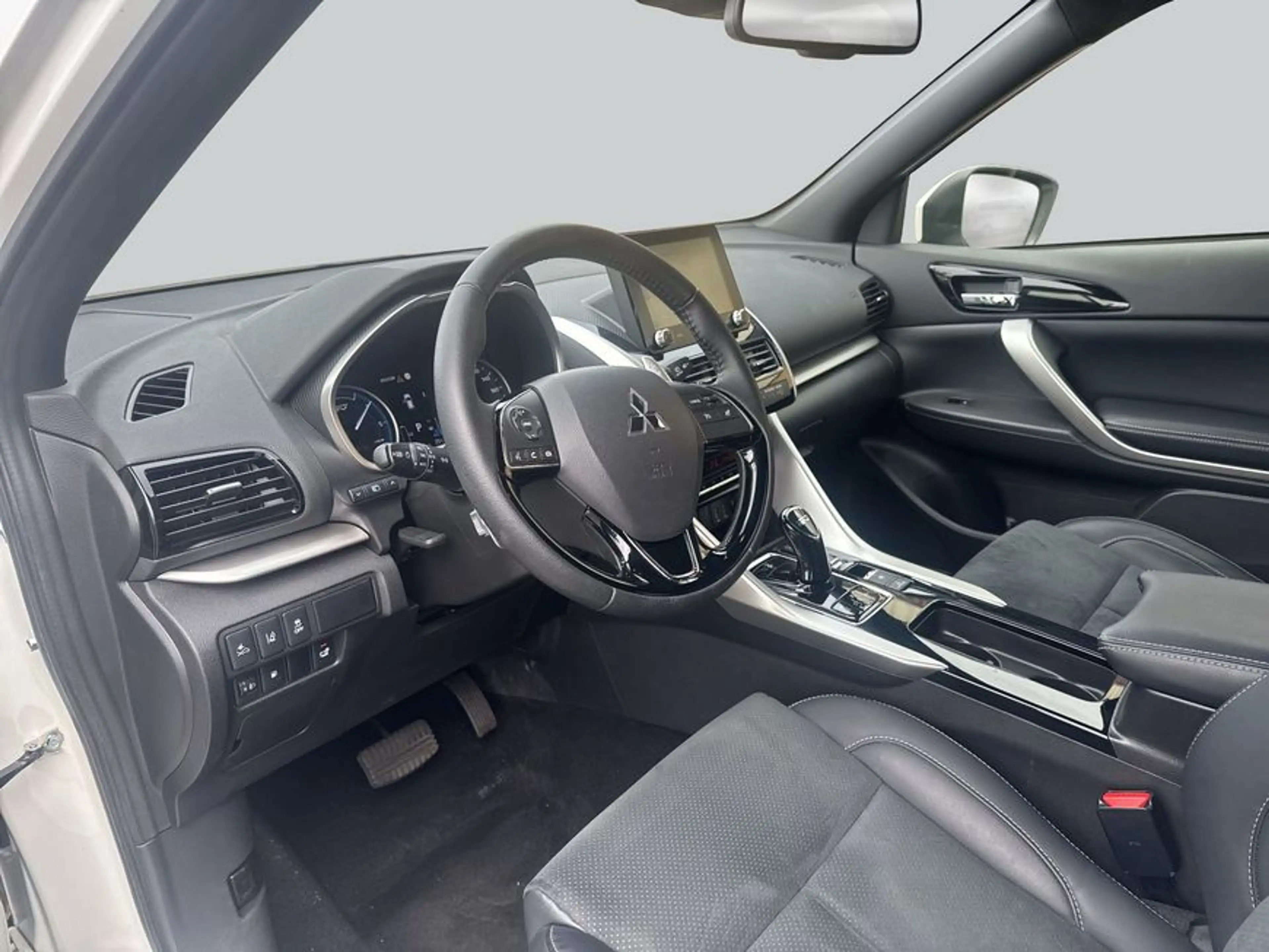 Mitsubishi Eclipse Cross Plug-In Hybrid 4WD Plus — photo 11