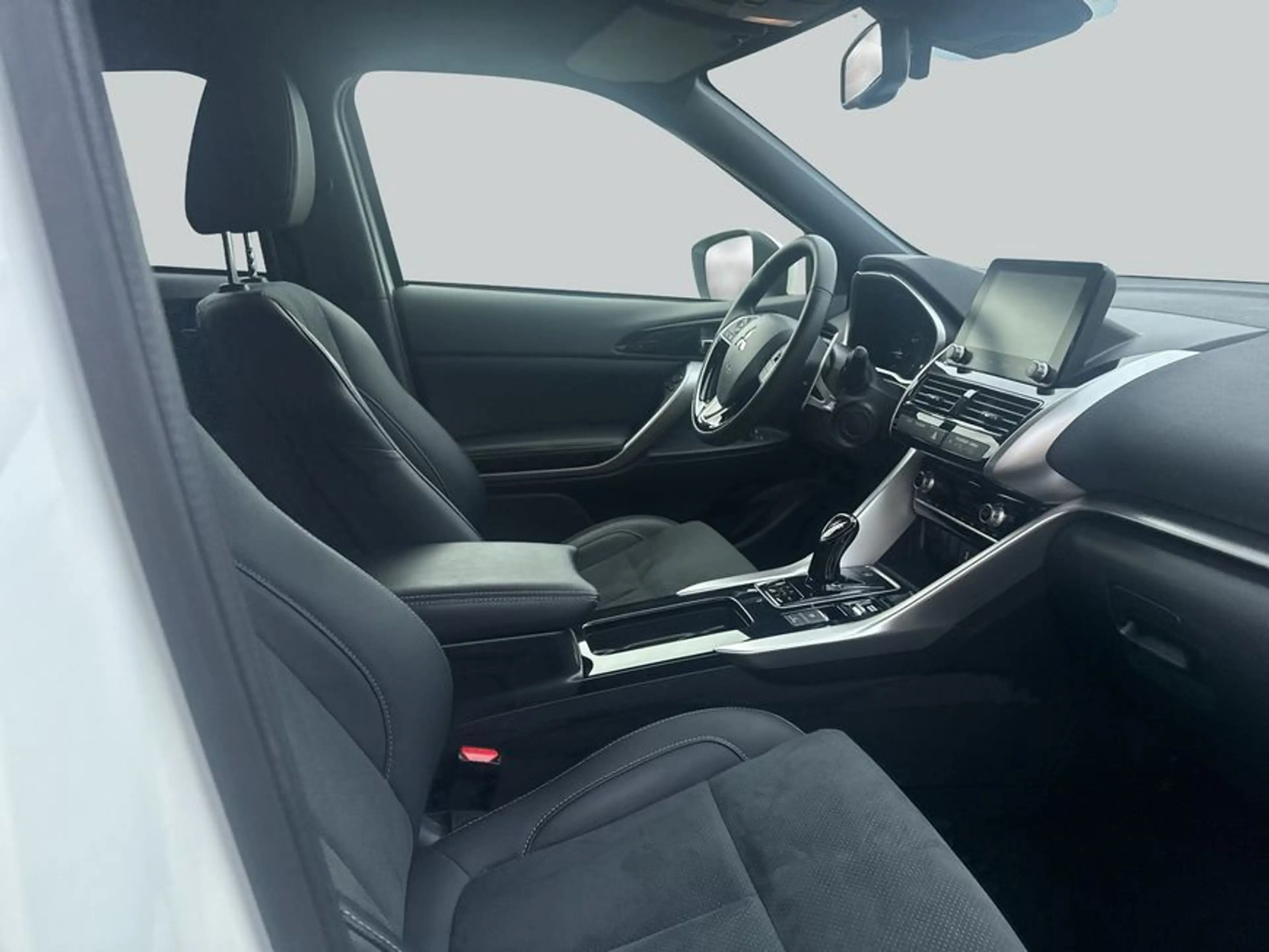 Mitsubishi Eclipse Cross Plug-In Hybrid 4WD Plus — photo 13