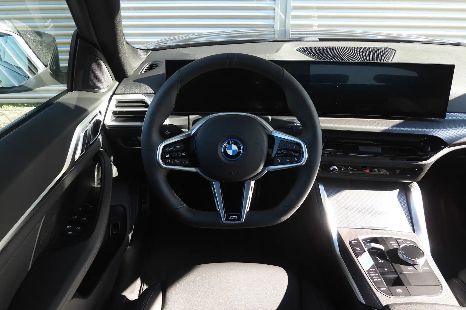 BMW i4 eDrive40 M Sport / Adaptieve LED / Active Cruise C Zwart - 2