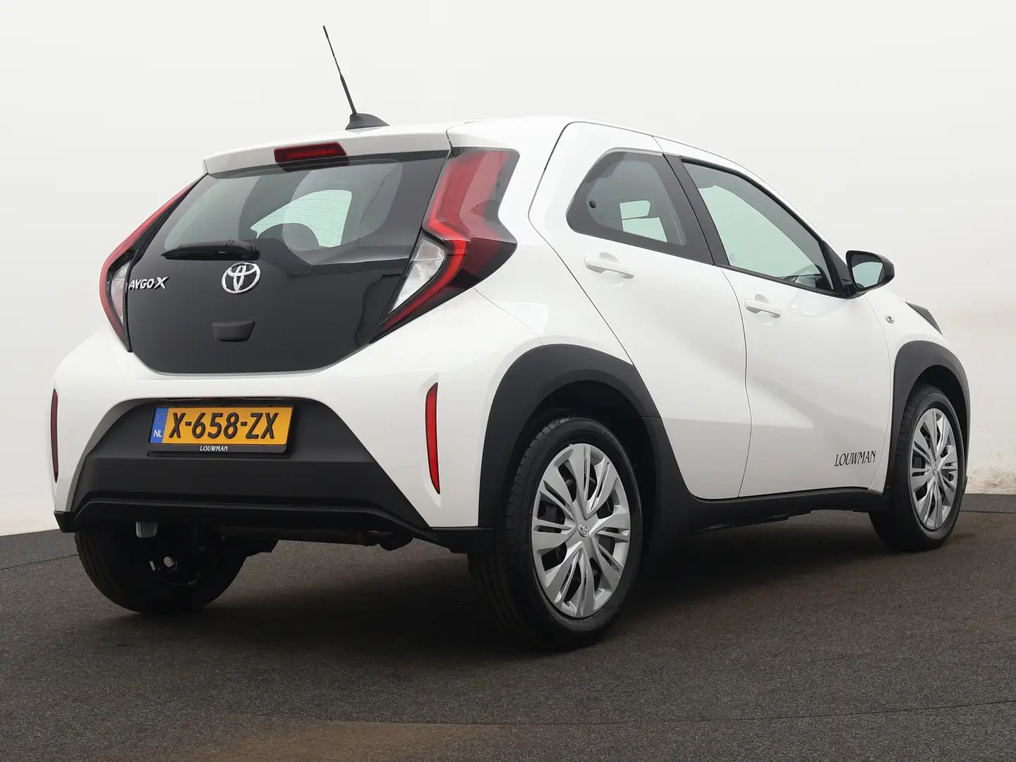 Toyota Aygo X 1.0 VVT-i MT play | Nederlandse auto | Bianco - 2