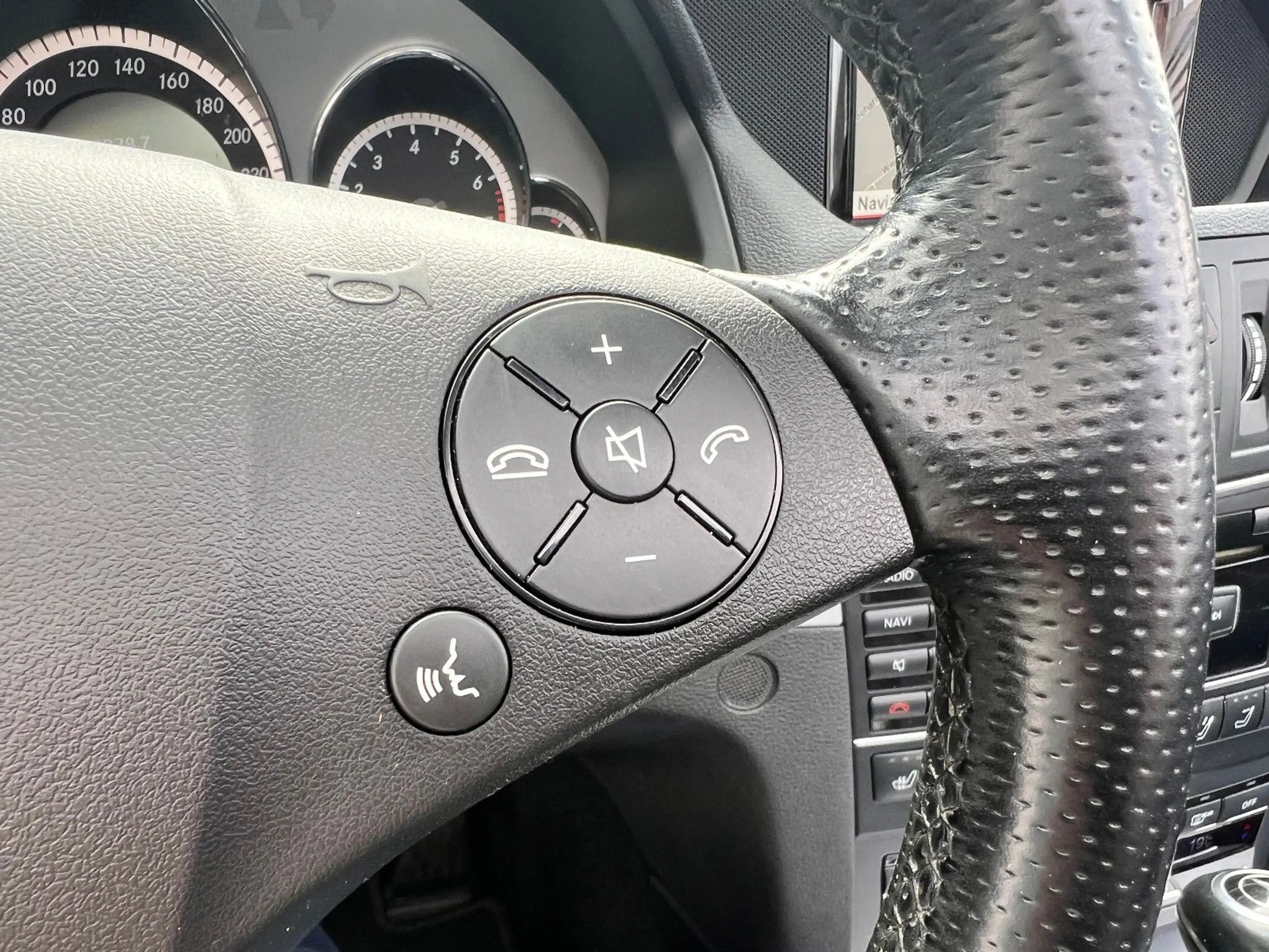 Mercedes-Benz E 250 CGI Cabrio BlueEfficiency Aircap Komfort — photo 14