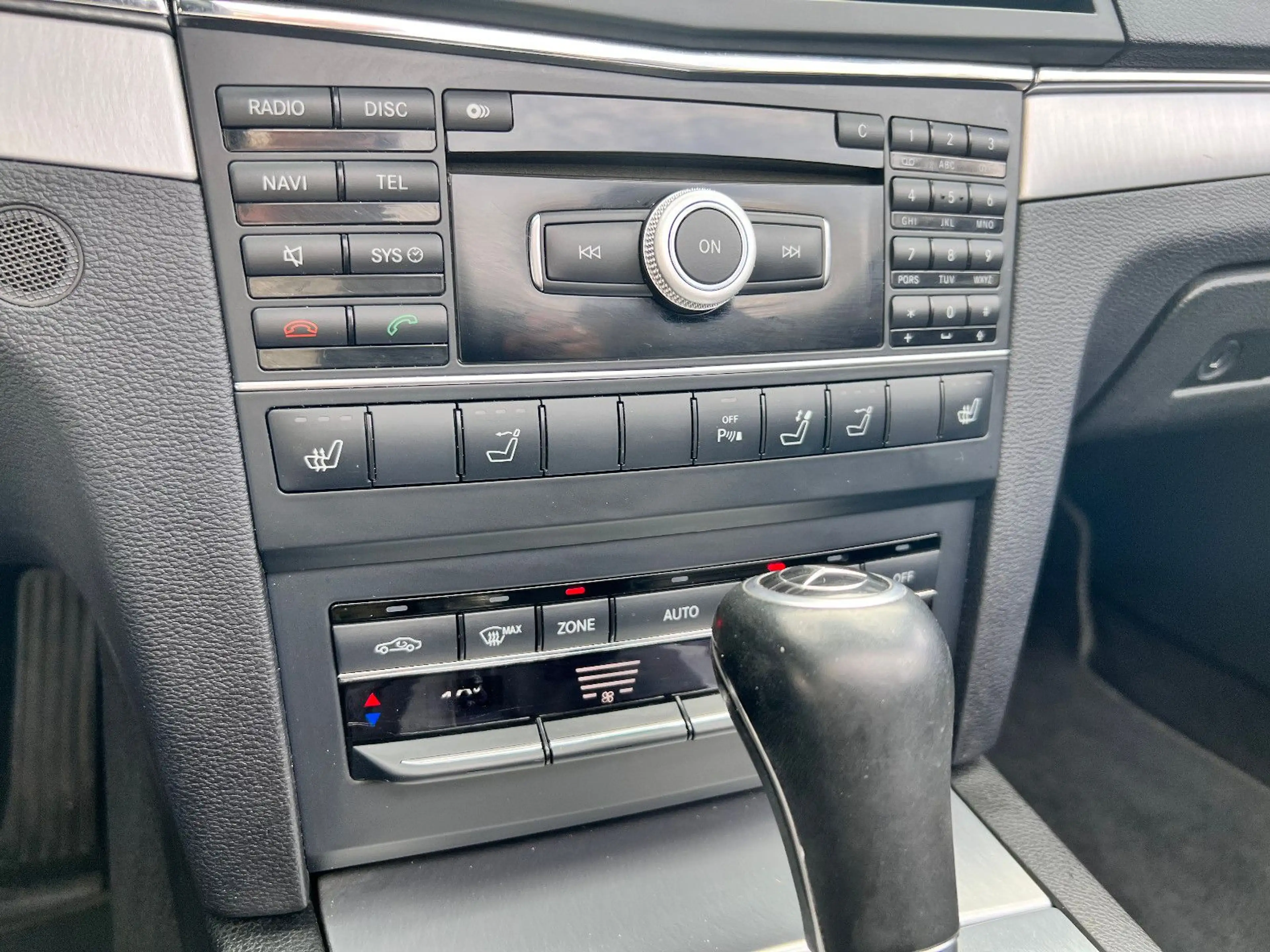 Mercedes-Benz E 250 CGI Cabrio BlueEfficiency Aircap Komfort — photo 11