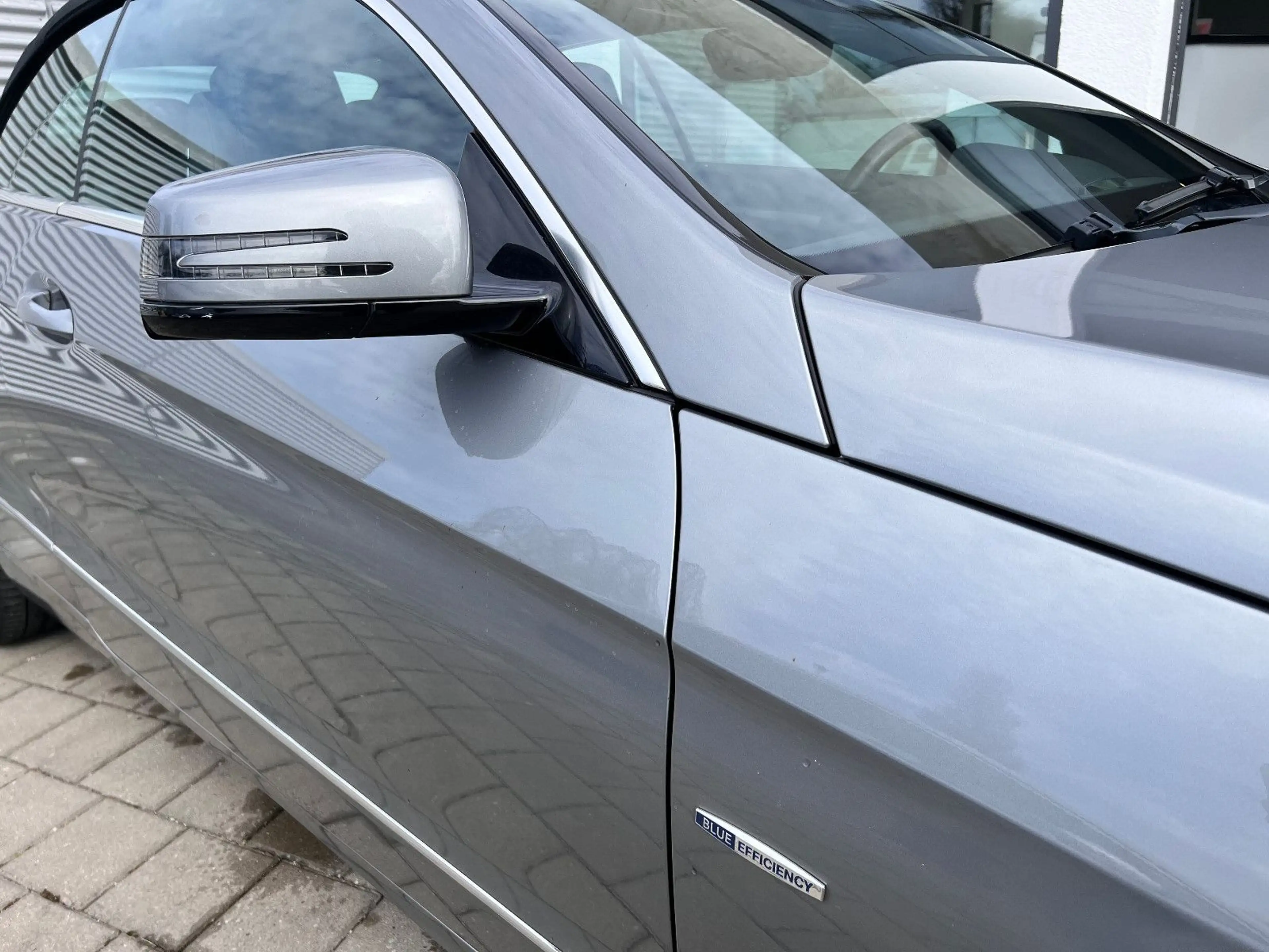 Mercedes-Benz E 250 CGI Cabrio BlueEfficiency Aircap Komfort — photo 4