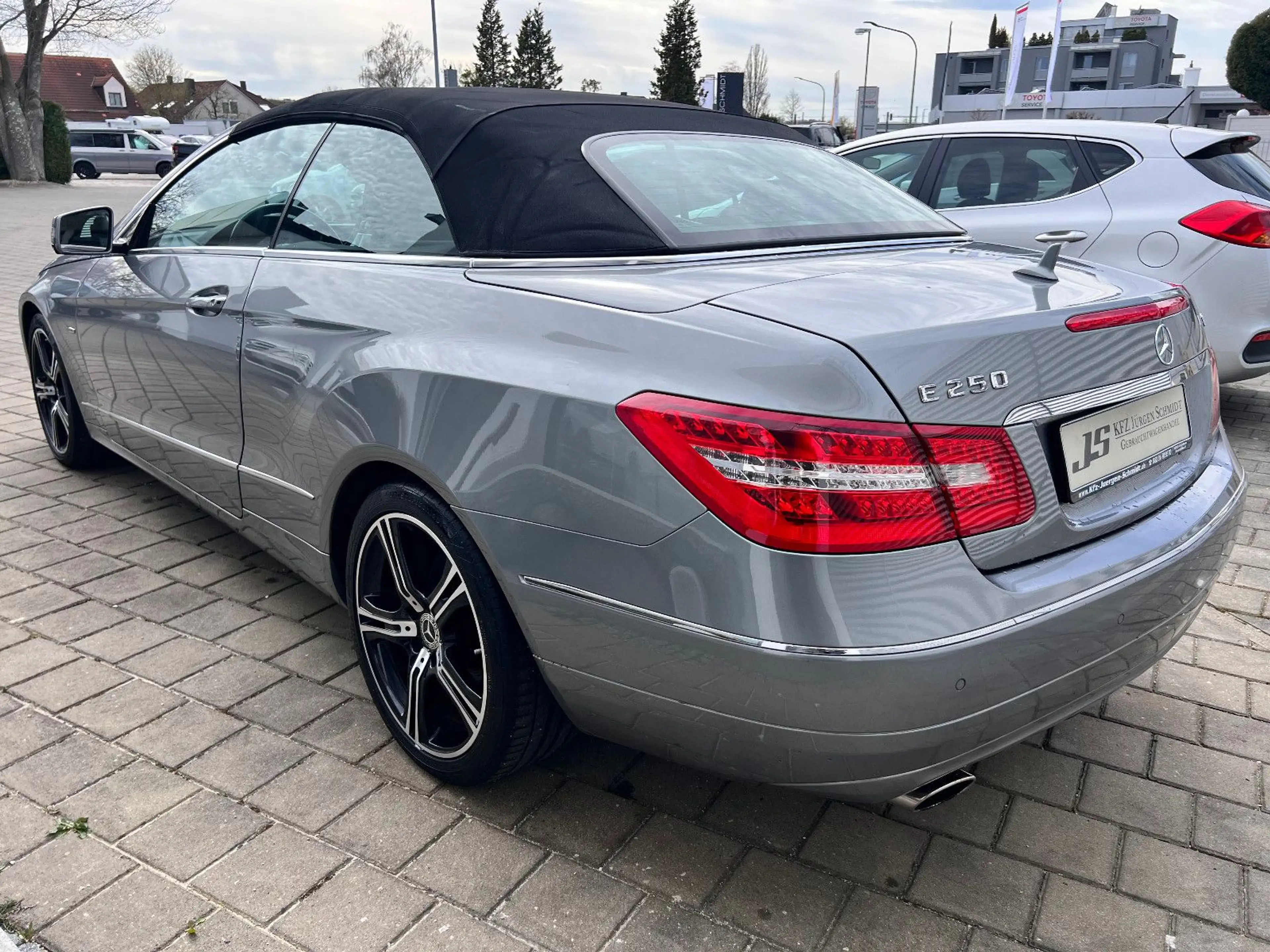 Mercedes-Benz E 250 CGI Cabrio BlueEfficiency Aircap Komfort — photo 7