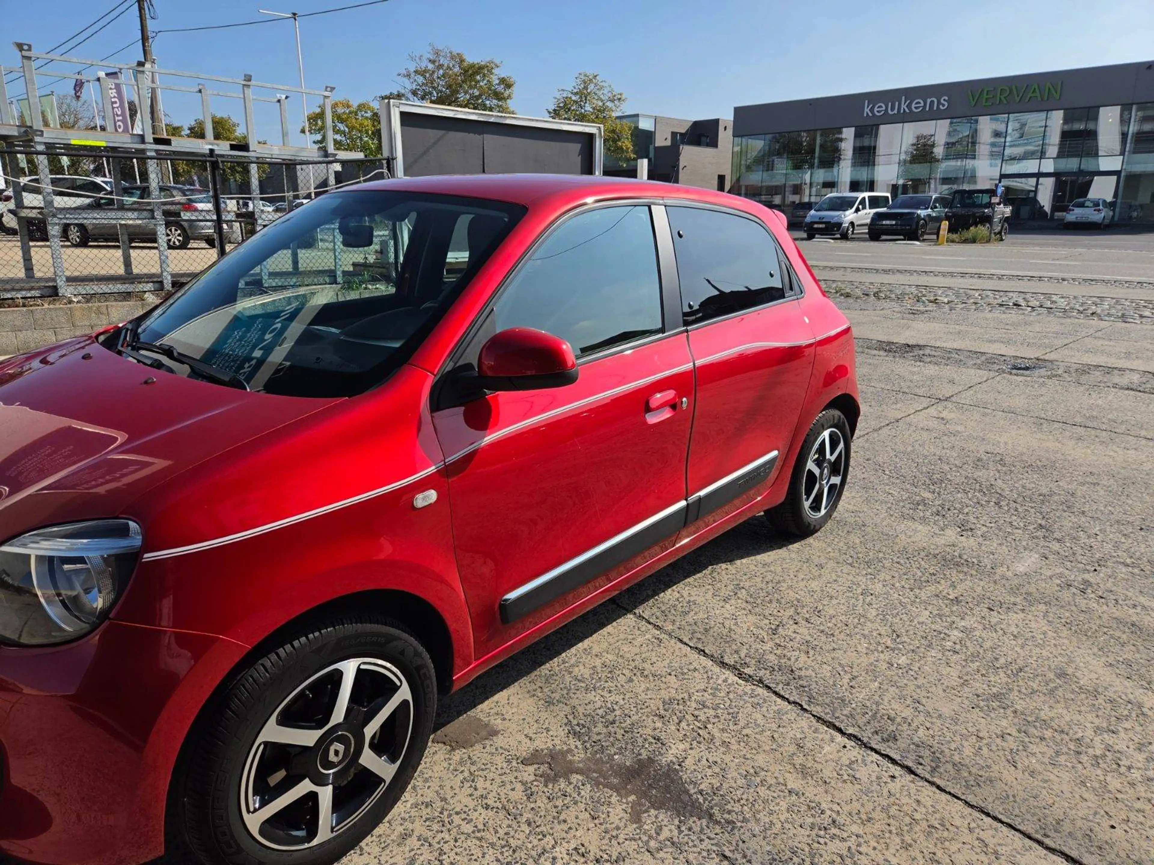 Renault Twingo Twingo 0.9 TCe Energy La Parisienne S — photo 2
