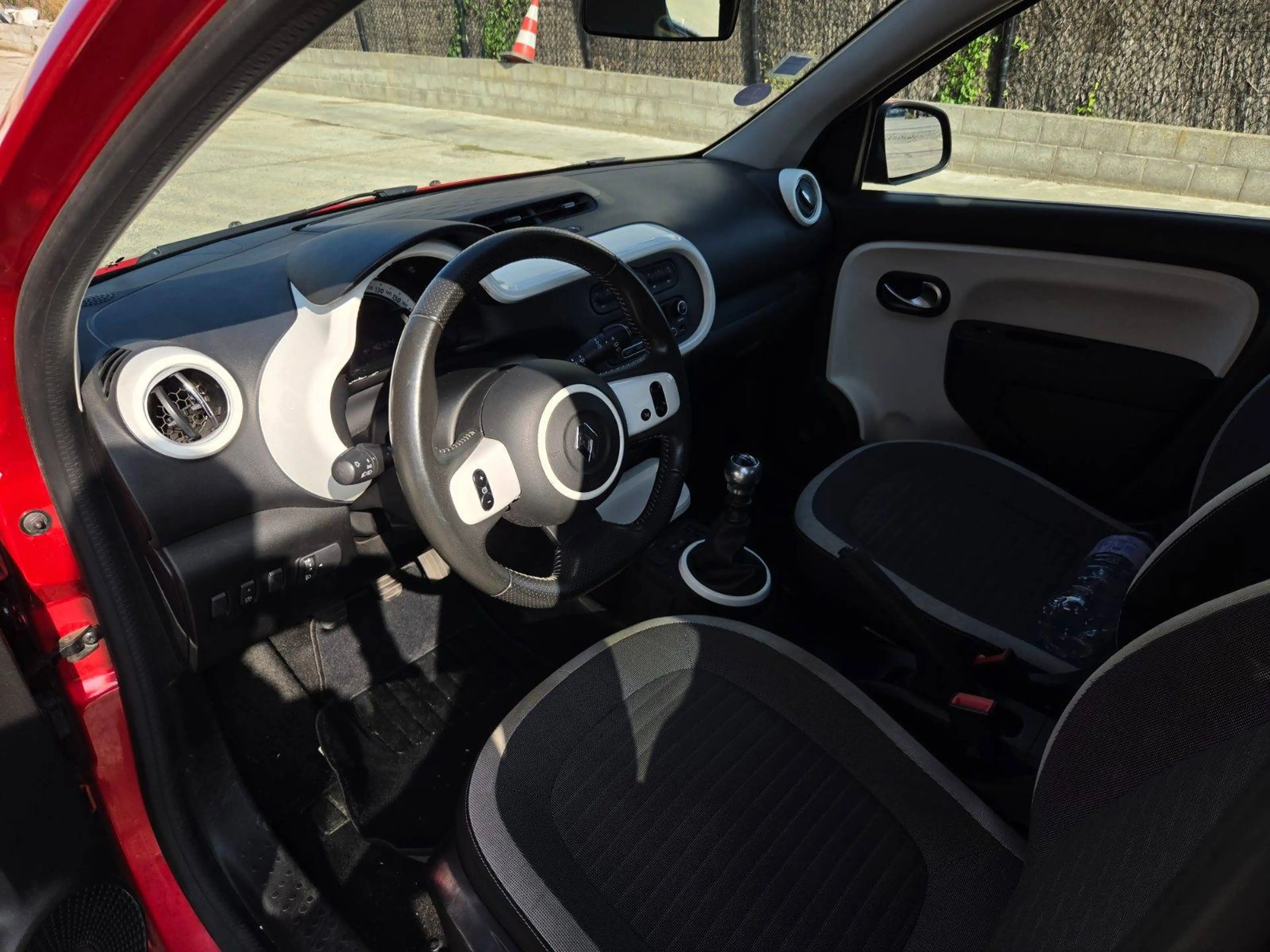 Renault Twingo Twingo 0.9 TCe Energy La Parisienne S — photo 9