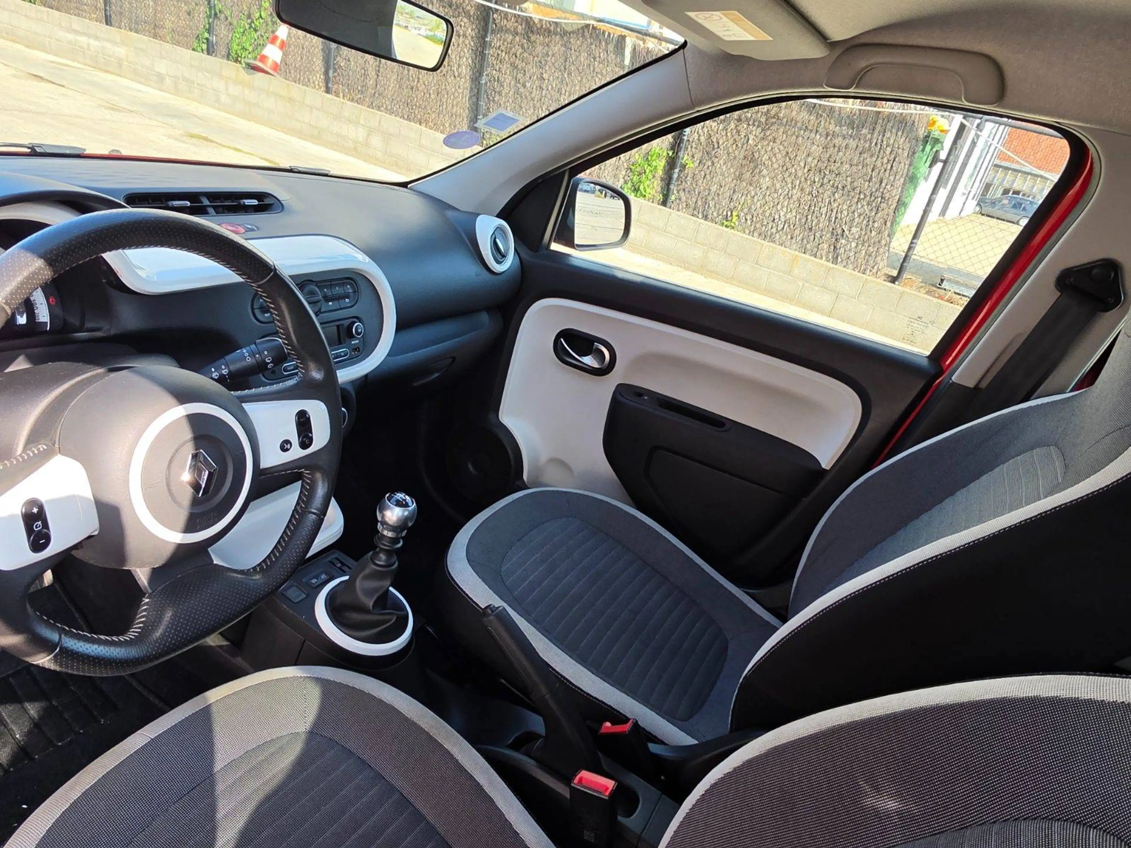 Renault Twingo Twingo 0.9 TCe Energy La Parisienne S — photo 10