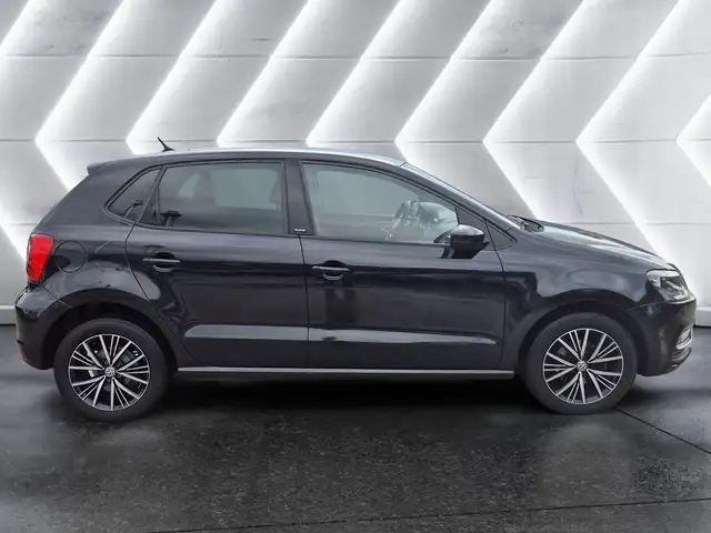 Volkswagen Polo view 5