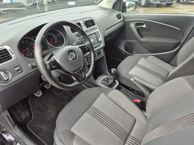 Volkswagen Polo view 6